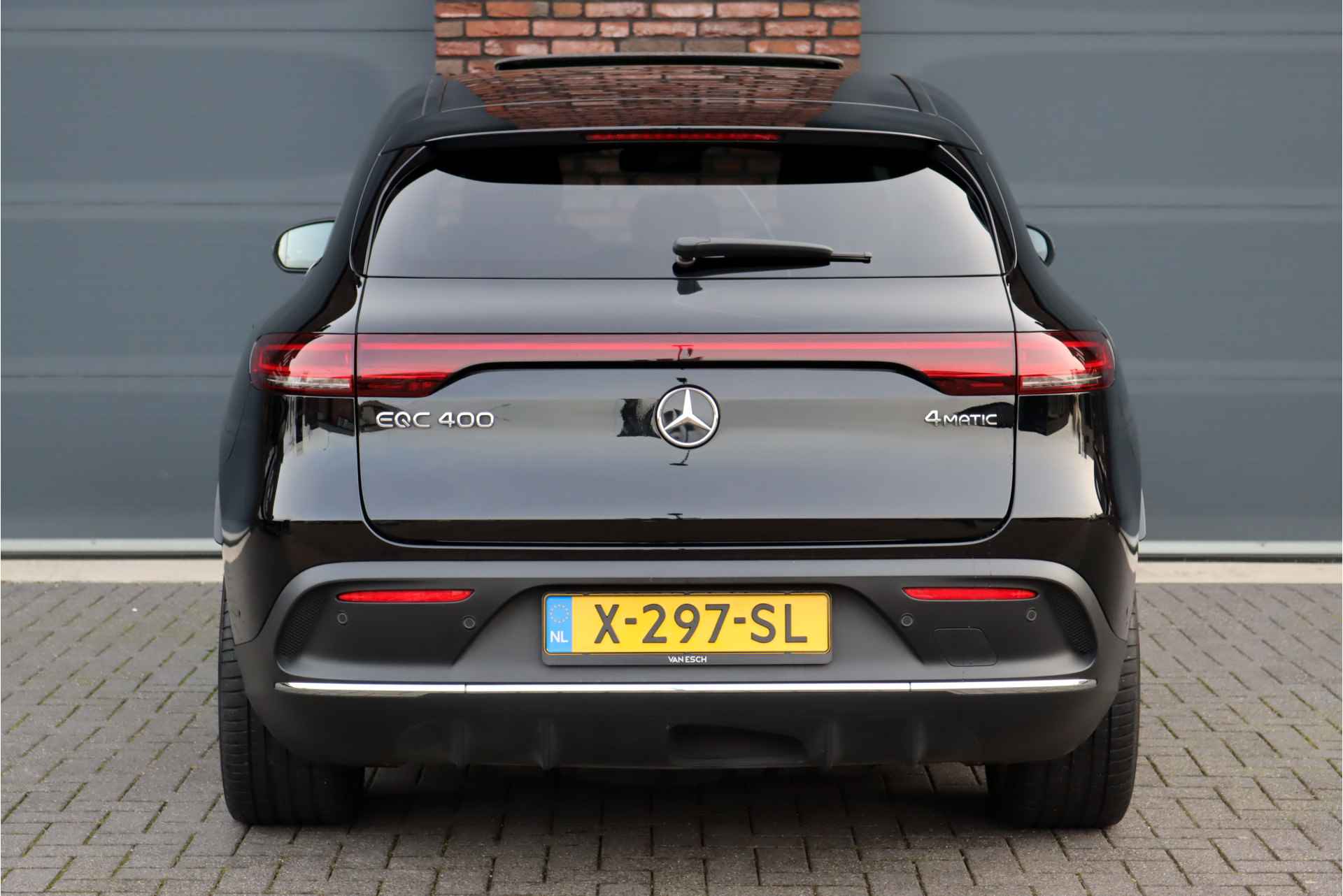 Mercedes-Benz EQC 400 4MATIC AMG Line 80 kWh | ex BTW € 47.500,- | Schuifdak | Surround Camera | Keyless Go | Trekhaak | Stoelverwarming V+A | Advanced Sound System | Luchtkwaliteitspakket | - 16/51