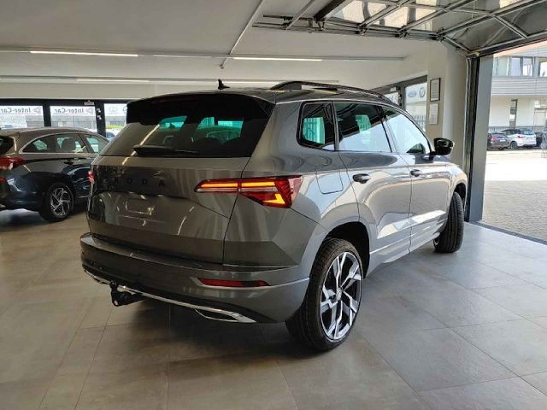 SKODA Karoq 1.5 TSI DSG SPORTLINE PANO-DAK/TREKHAAK/CAMERA/NAVI/STOELVERW - 4/16