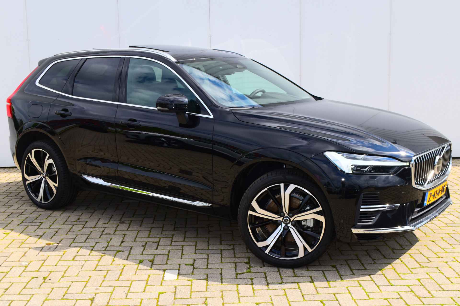 Volvo XC60 T6 AWD Plus Bright #OnyxBlack #Panoramadak - 3/41