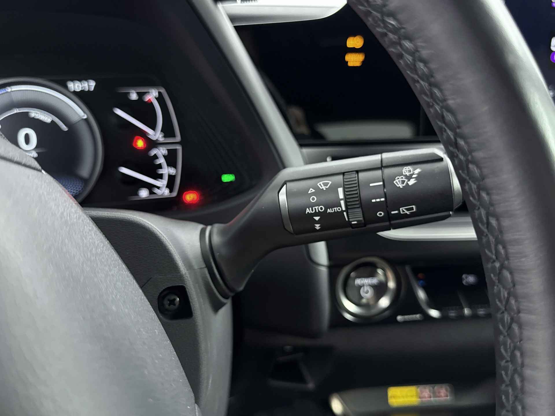 Lexus UX 250h Business Line | Blind Spot Monitor | Navigatie | Privacy Glas | - 24/41