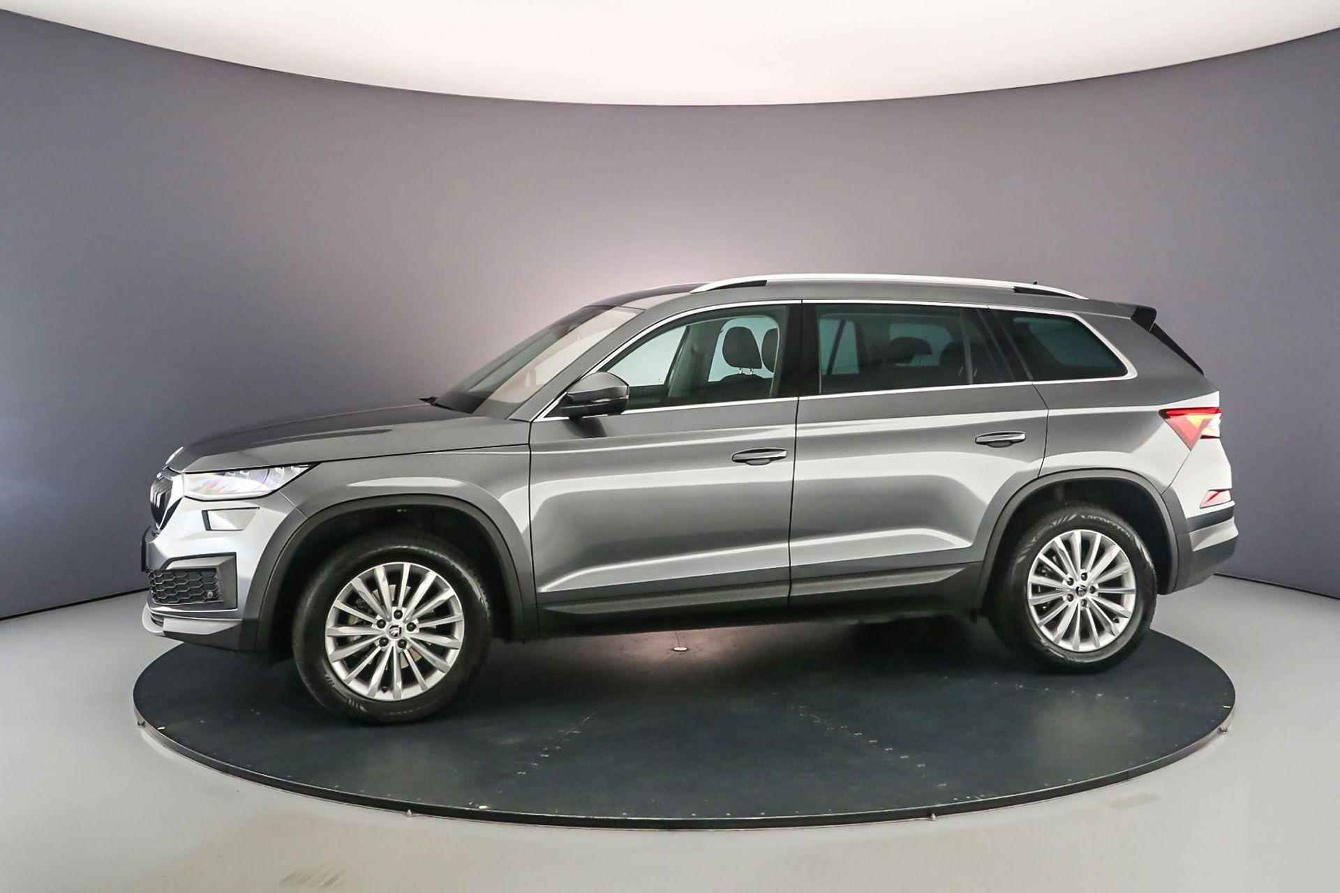 Skoda Kodiaq Business Edition 1.5 TSI 150pk Trekhaak, Adaptive cruise control, Elektrische achterklep, Achteruitrijcamera, Navigatie, Verwarmde voorruit, Parkeersensoren, LED verlichting - 2/44