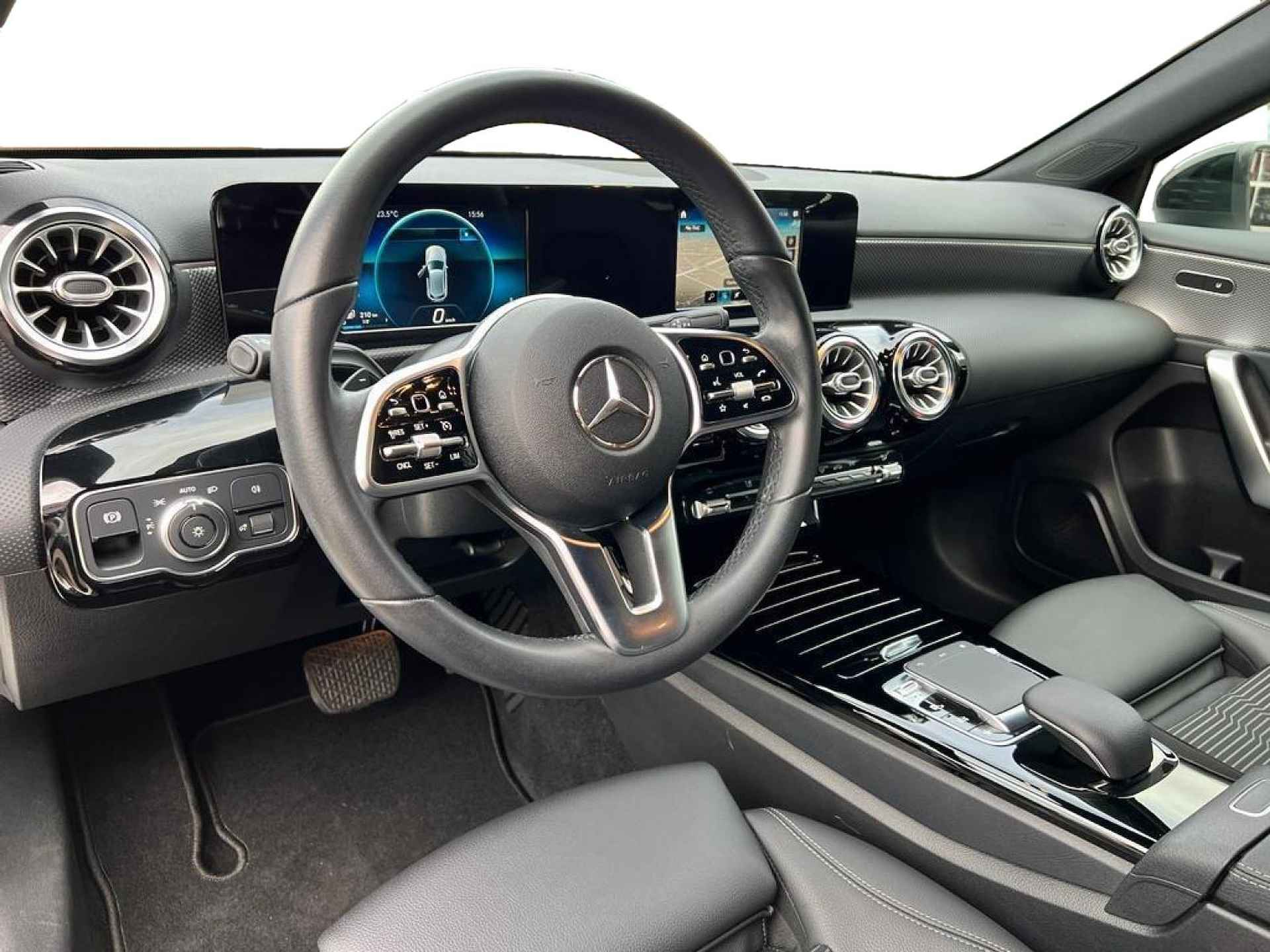 Mercedes-Benz A-klasse 180 Progressive Apple Carplay, Cruise Control, Stoelverwarming, Sfeerverlichting, 18" Lichtmetalenvelgen, Navigatiesysteem, Climate Control (MET GARANTIE*) - 14/18