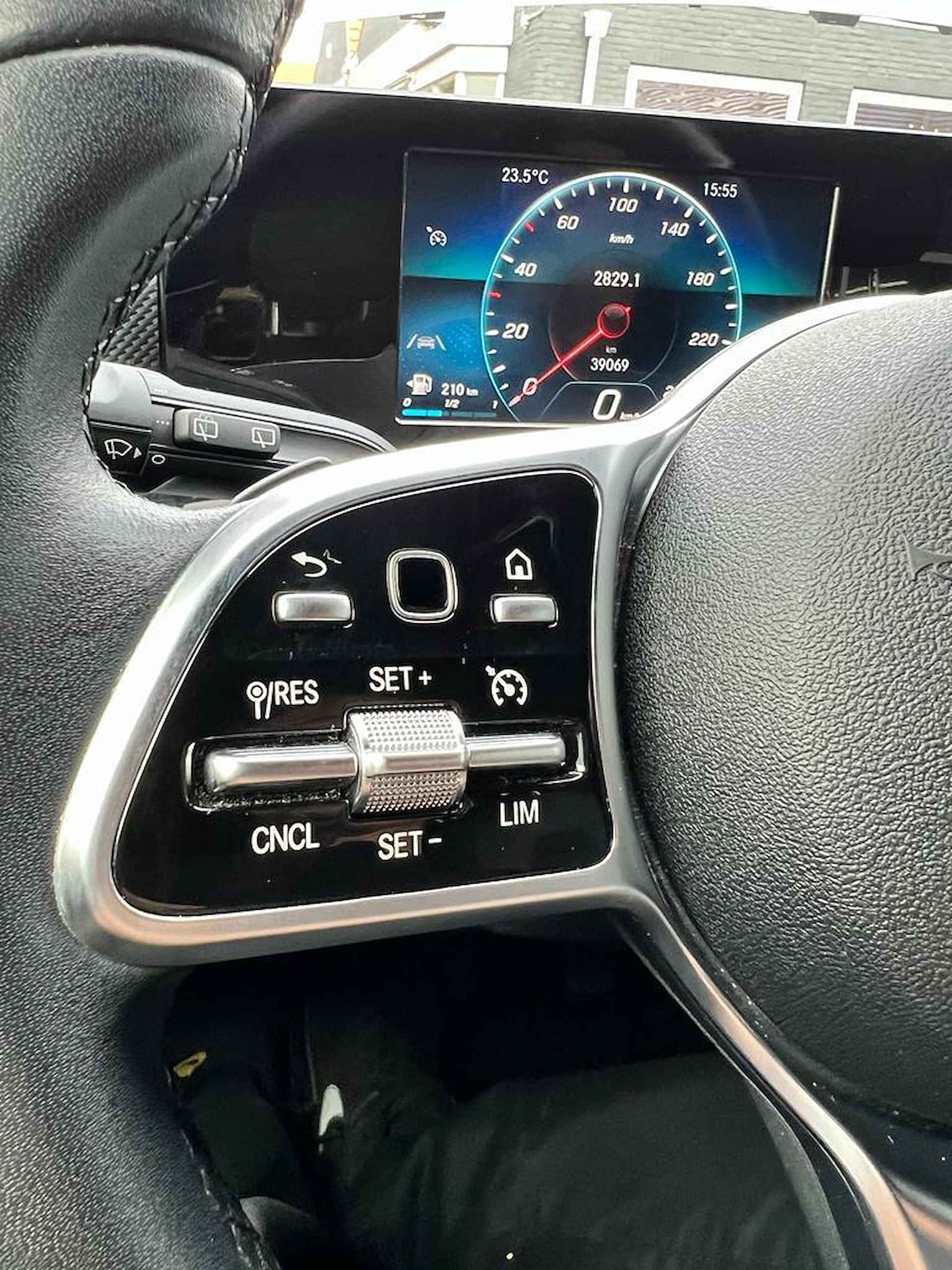 Mercedes-Benz A-klasse 180 Progressive Apple Carplay, Cruise Control, Stoelverwarming, Sfeerverlichting, 18" Lichtmetalenvelgen, Navigatiesysteem, Climate Control (MET GARANTIE*) - 15/18