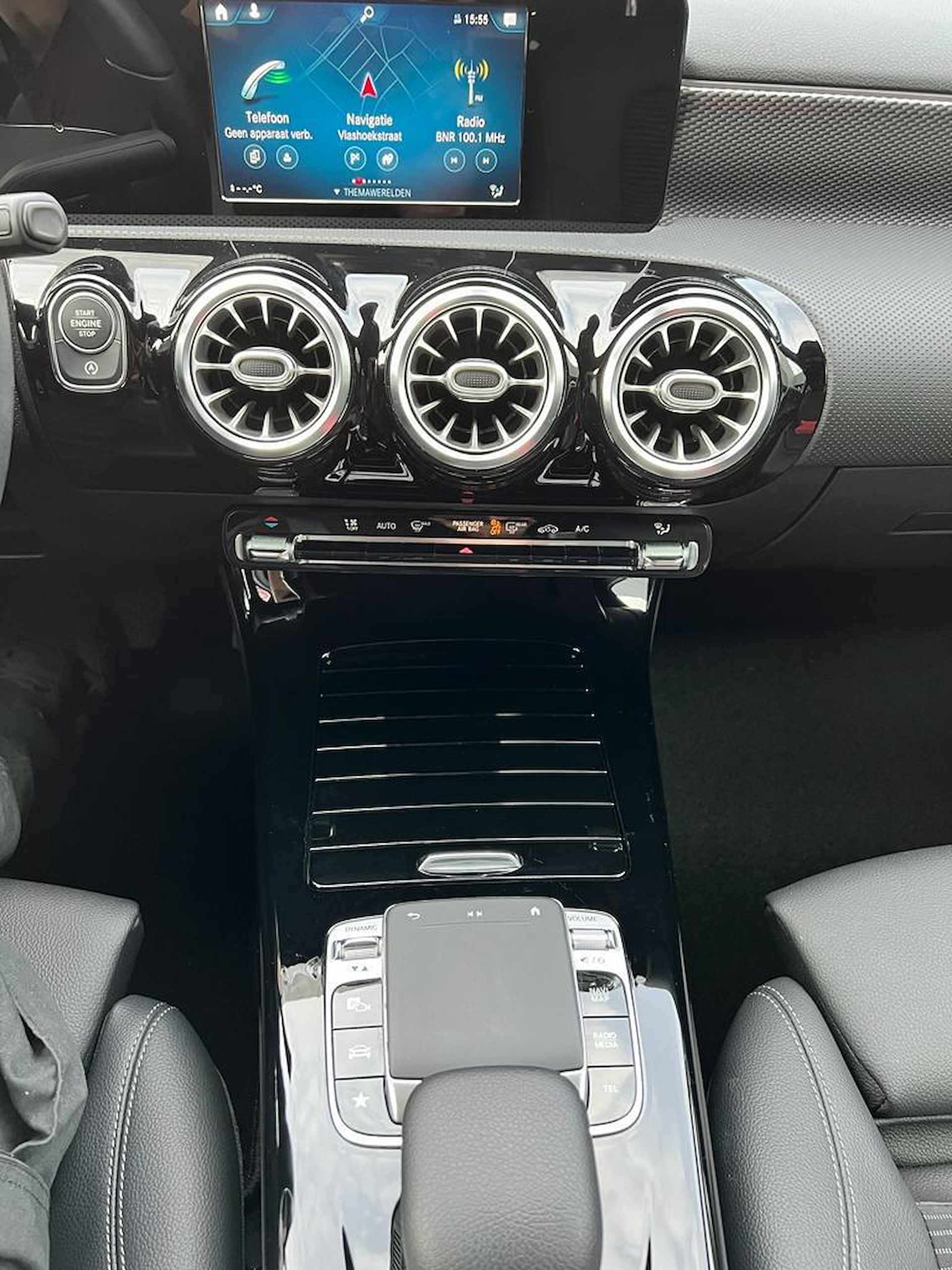 Mercedes-Benz A-klasse 180 Progressive Apple Carplay, Cruise Control, Stoelverwarming, Sfeerverlichting, 18" Lichtmetalenvelgen, Navigatiesysteem, Climate Control (MET GARANTIE*) - 16/18