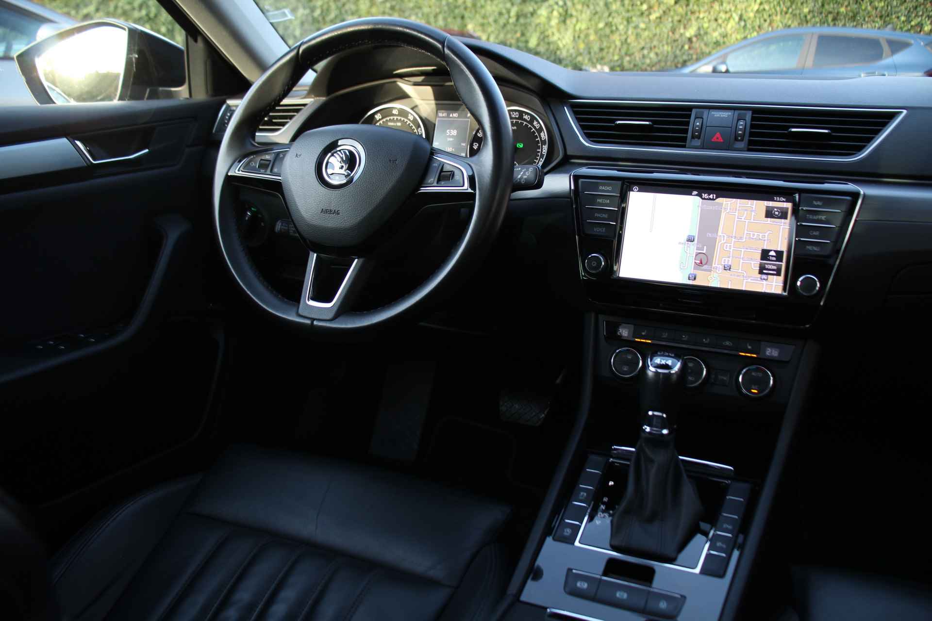 Škoda Superb Combi 2.0 TSI 4X4 AUTOMAAT 280PK | FULL OPTIONS! | DEALER OH! | PANODAK | LEDER | ELEKTRISCH + MEMORY | NAVI | CAMERA | CLIMA | - 9/44
