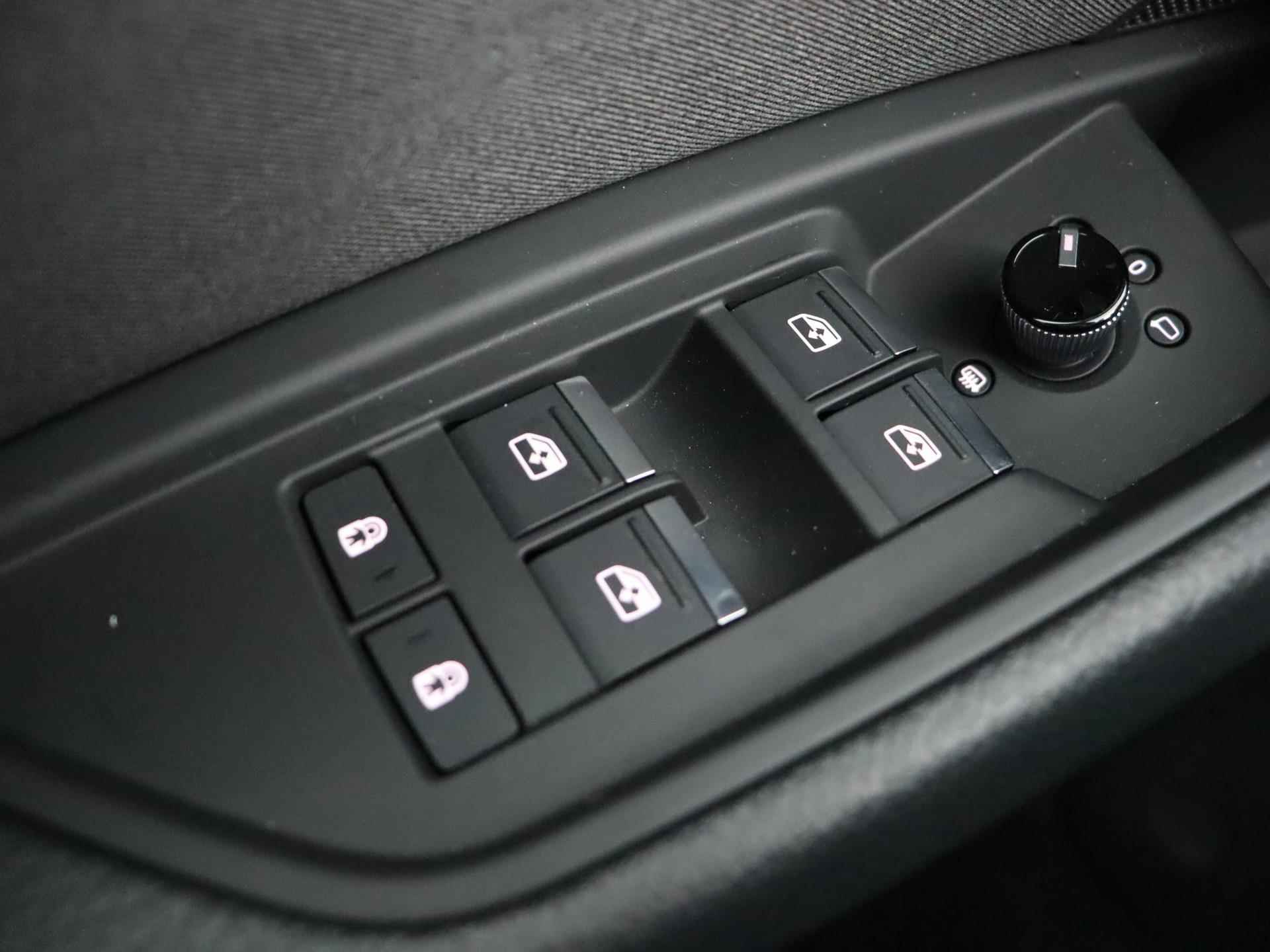 Audi e-tron Sportback 55 quattro edition 95 kWh | Navigatie | Apple carplay | 20 Inch velgen | Stoelverwarming | Airco | Parkeersensoren | Stoelverwarming | - 6/39