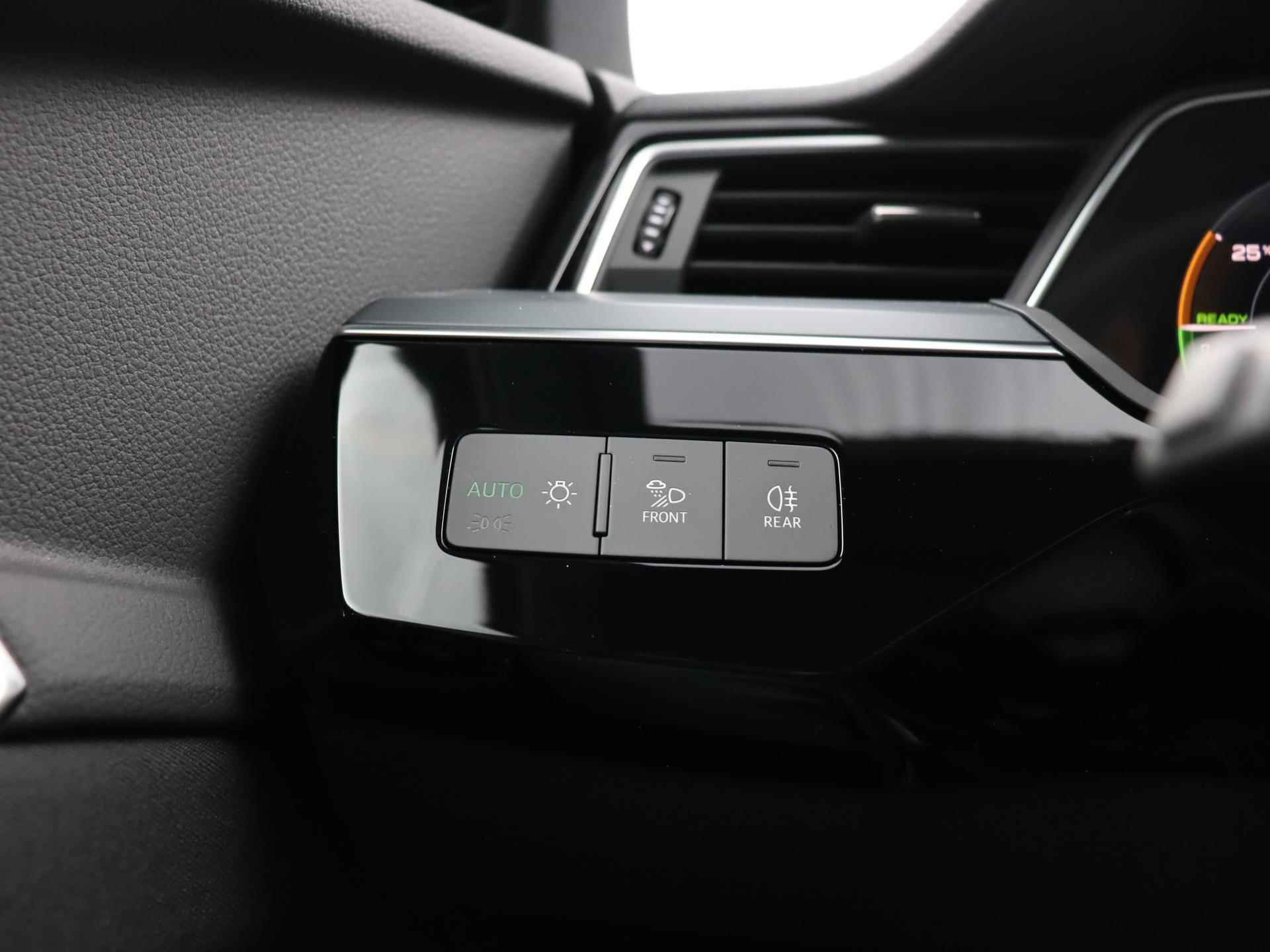 Audi e-tron Sportback 55 quattro edition 95 kWh | Navigatie | Apple carplay | 20 Inch velgen | Stoelverwarming | Airco | Parkeersensoren | Stoelverwarming | - 8/39