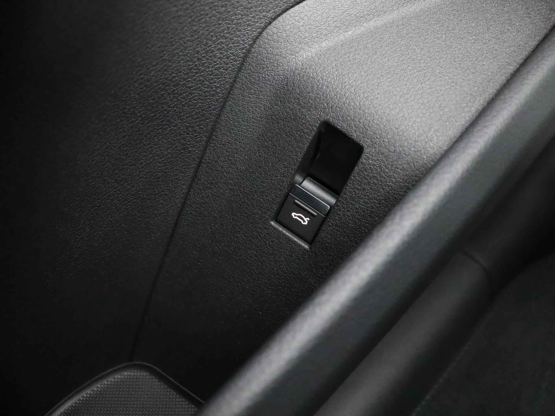Audi e-tron Sportback 55 quattro edition 95 kWh | Navigatie | Apple carplay | 20 Inch velgen | Stoelverwarming | Airco | Parkeersensoren | Stoelverwarming | - 11/39
