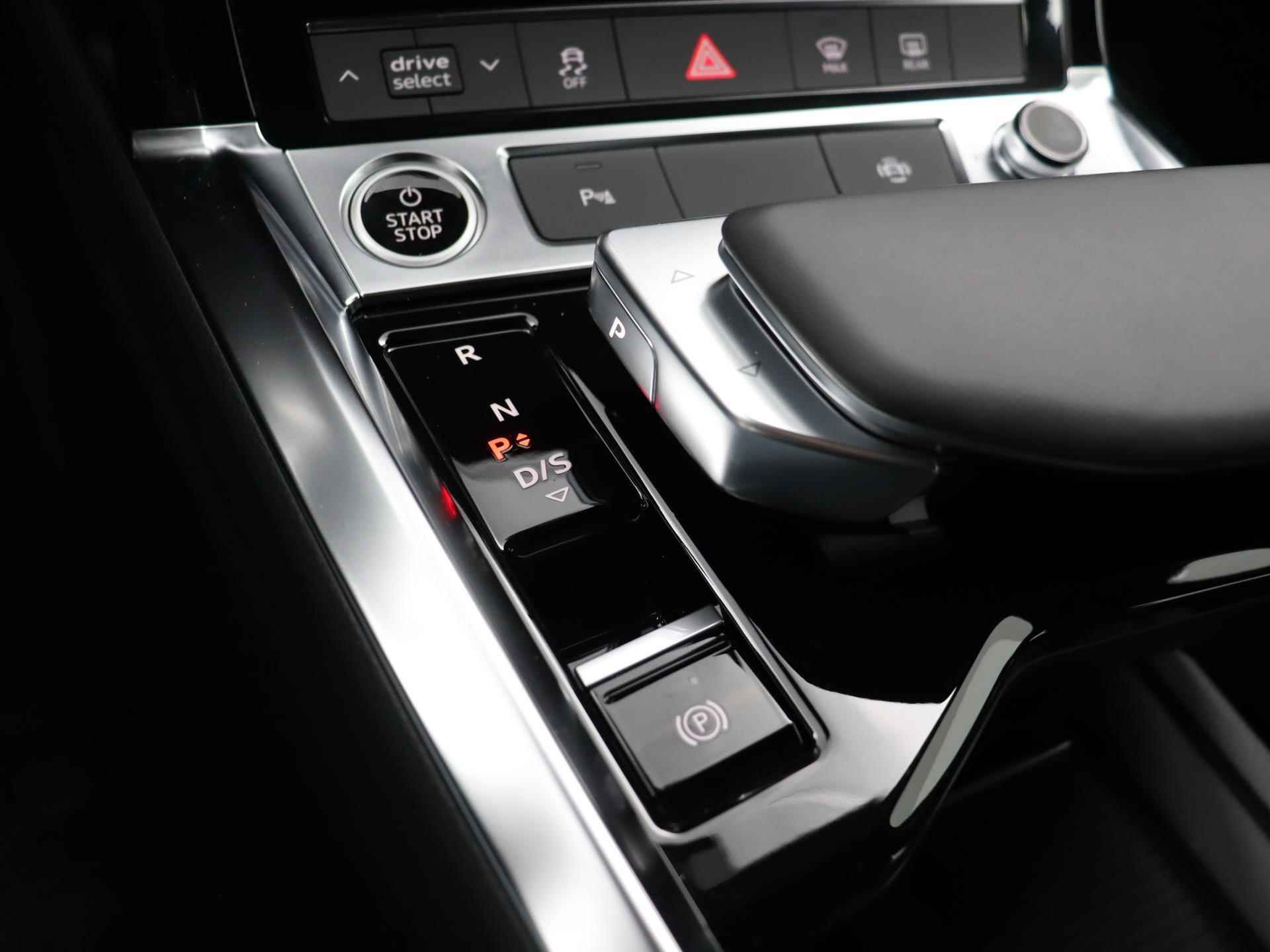 Audi e-tron Sportback 55 quattro edition 95 kWh | Navigatie | Apple carplay | 20 Inch velgen | Stoelverwarming | Airco | Parkeersensoren | Stoelverwarming | - 24/39