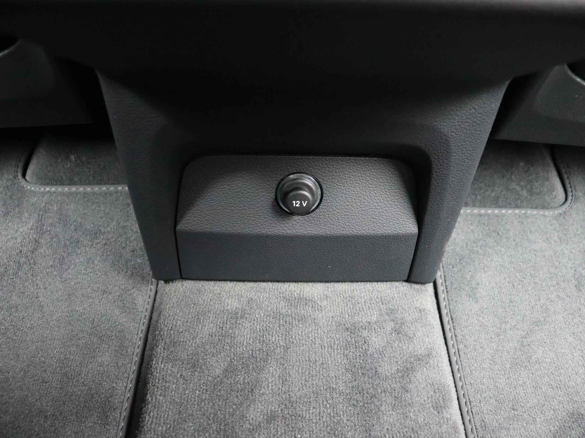 Audi e-tron Sportback 55 quattro edition 95 kWh | Navigatie | Apple carplay | 20 Inch velgen | Stoelverwarming | Airco | Parkeersensoren | Stoelverwarming | - 30/39
