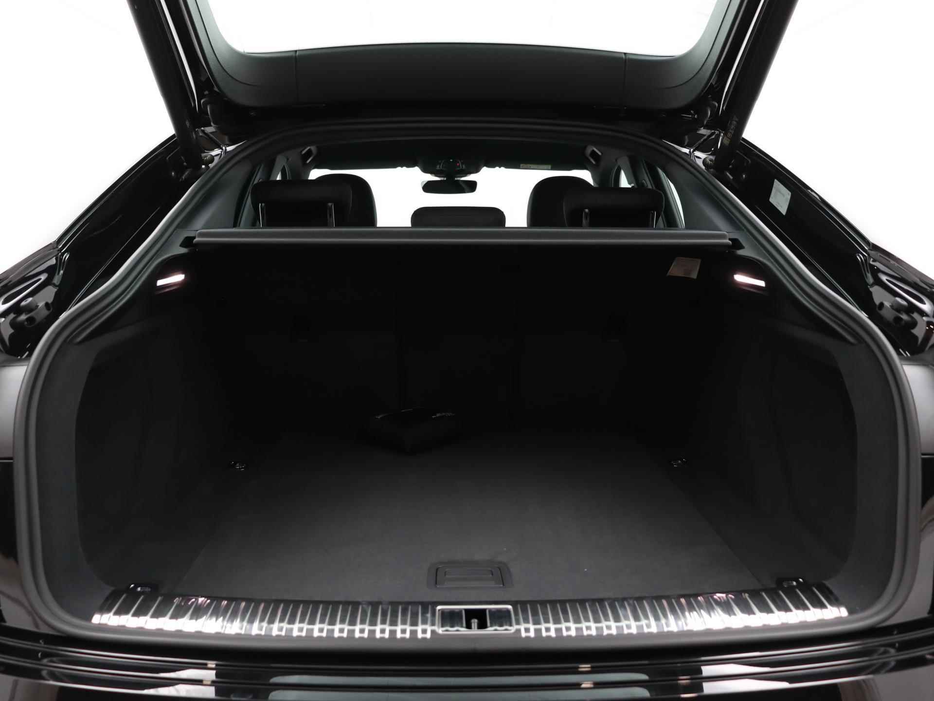 Audi e-tron Sportback 55 quattro edition 95 kWh | Navigatie | Apple carplay | 20 Inch velgen | Stoelverwarming | Airco | Parkeersensoren | Stoelverwarming | - 35/39