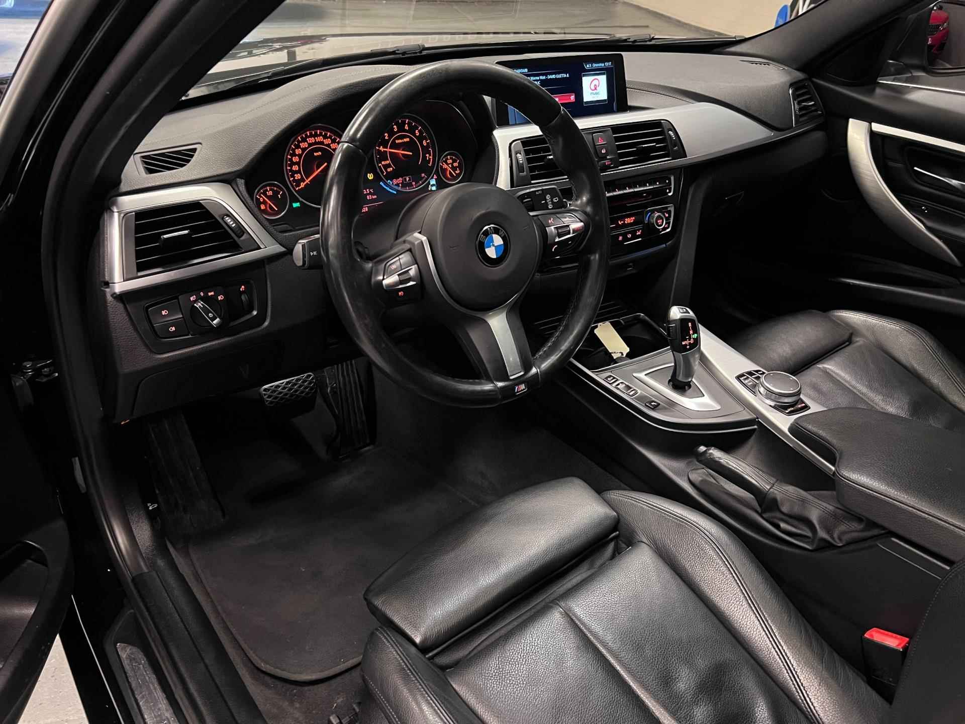 BMW 3-serie Touring 318i High Executive PANO/NAVI/DAB/LEDER/ECC/PDC/CRUISE// - 11/39