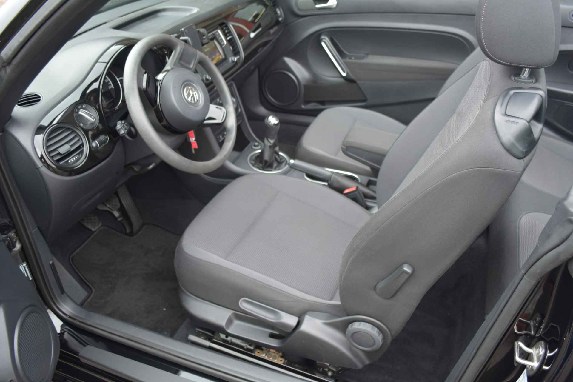 Volkswagen Beetle Cabriolet 1.2 TSI Exclusive Series - 9/21