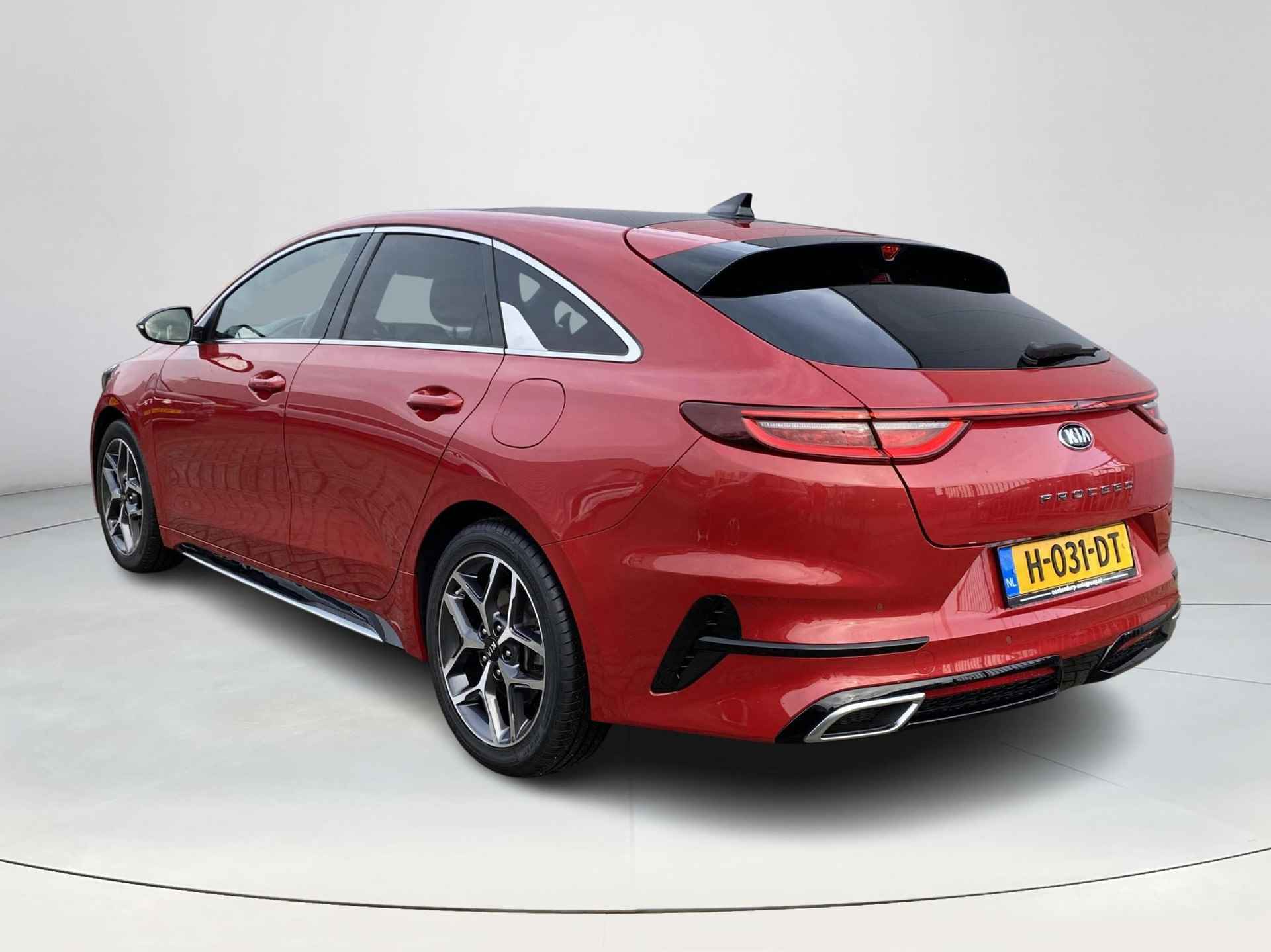 Kia ProCeed 1.0 T-GDI GT-PlusLine Pano | Stoelverwarming voor- en achter | Parkeersensoren achter | Navigatiesysteem | Verwarmbaar stuur | Apple CarPlay en Android Auto | Elektrisch glazen schuif -/ kanteldak | JBL | 12 maanden BOVAG garantie - 4/38