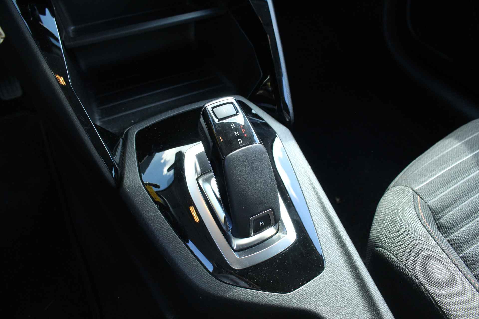 Peugeot 208 1.2 PureTech Active Pack | Digitaal Dashboard | Dab+ | Clima | LED | Parkeersensoren - 4/21