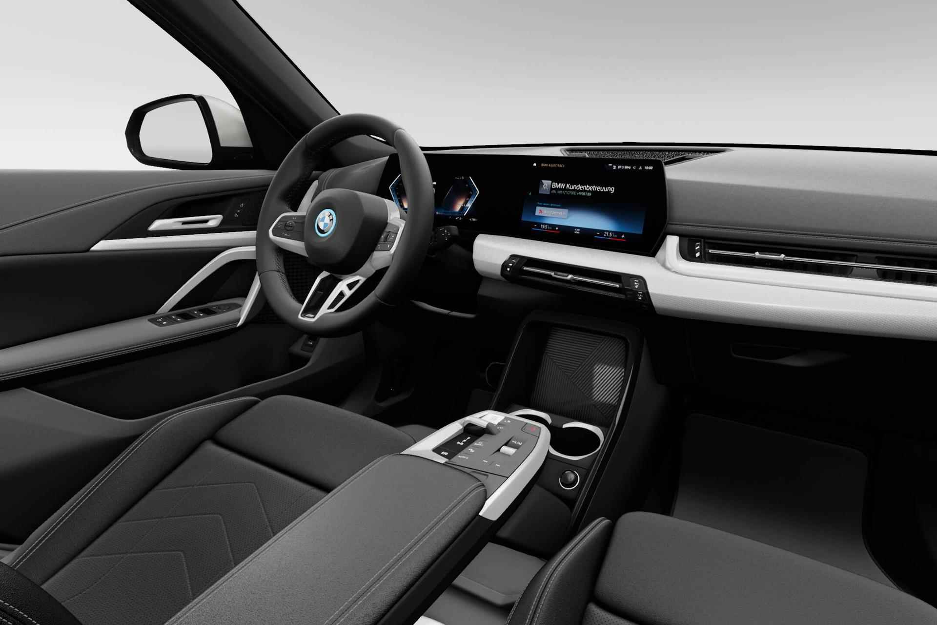 BMW iX1 xDrive30 67 kWh | Glazen panoramadak | Sportstoelen voor - 15/20