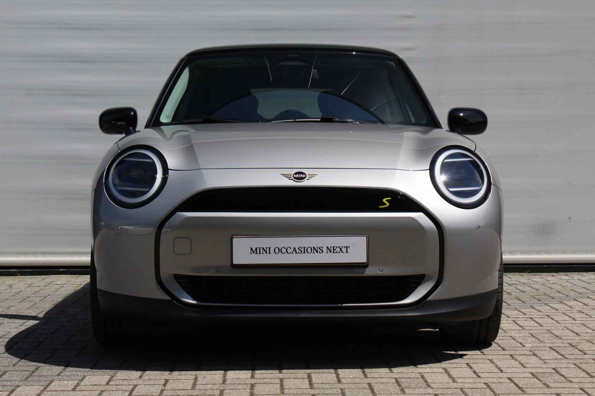 MINI Hatchback Cooper SE Classic Automaat / Panoramadak / Stoelverwarming / LED / Head-Up / Parking Assistant / Comfort Access / Extra getint glas - 14/27