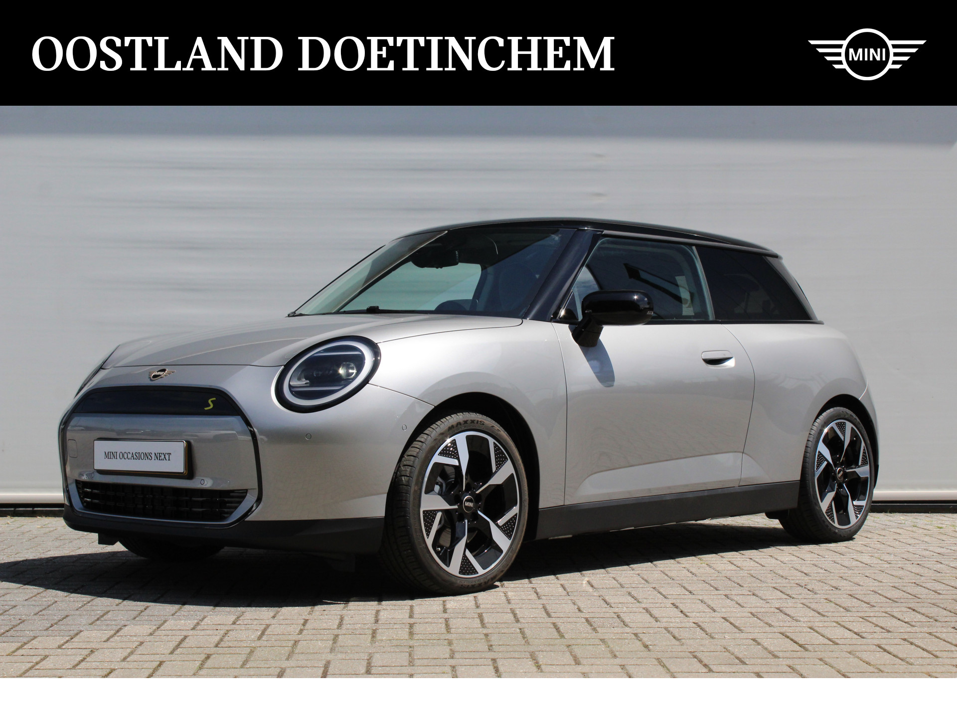 MINI Hatchback Cooper SE Classic Automaat / Panoramadak / Stoelverwarming / LED / Head-Up / Parking Assistant / Comfort Access / Extra getint glas