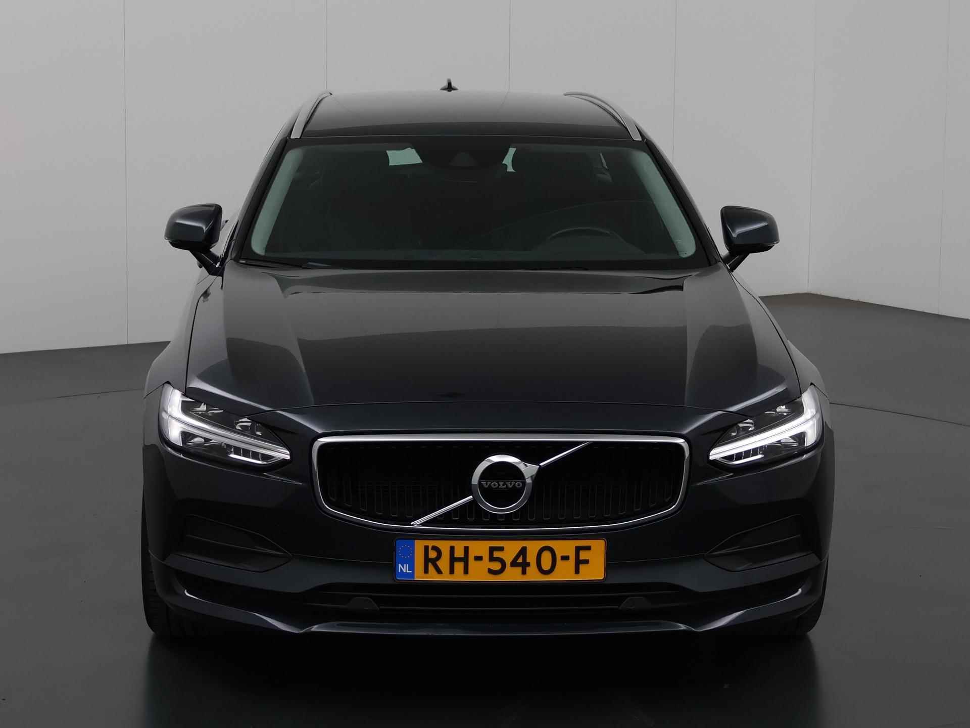 Volvo V90 2.0 T5 Momentum | Comfortstoelen Elektrisch verstelbaar | Navigatie | Digitaal Dashboard | Camera | Stoelverwarming | Apple CarPlay/Android Auto | Rijhulpsysteem | LED | Ele. kofferdeksel | - 4/39