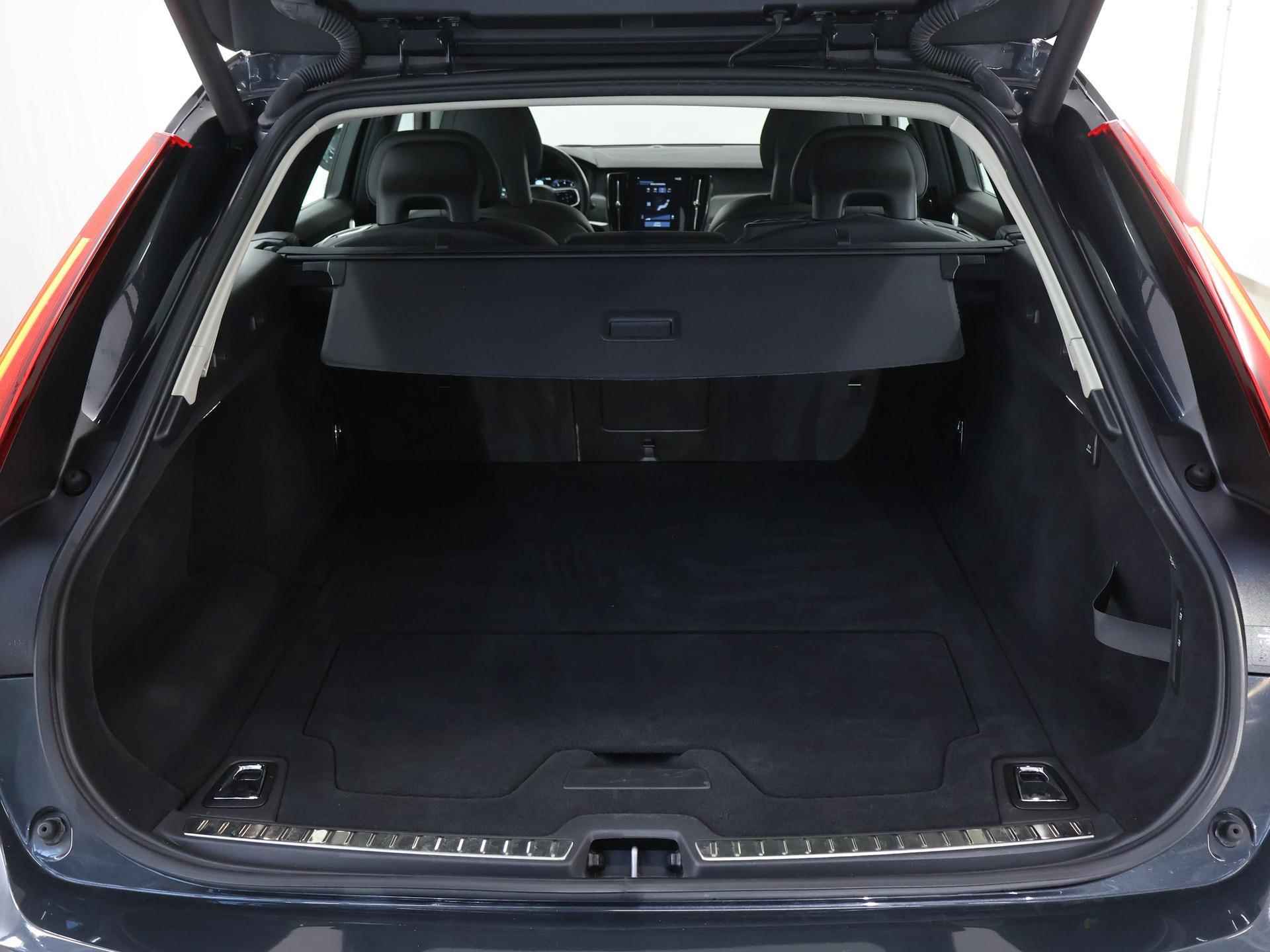 Volvo V90 2.0 T5 Momentum | Comfortstoelen Elektrisch verstelbaar | Navigatie | Digitaal Dashboard | Camera | Stoelverwarming | Apple CarPlay/Android Auto | Rijhulpsysteem | LED | Ele. kofferdeksel | - 34/39