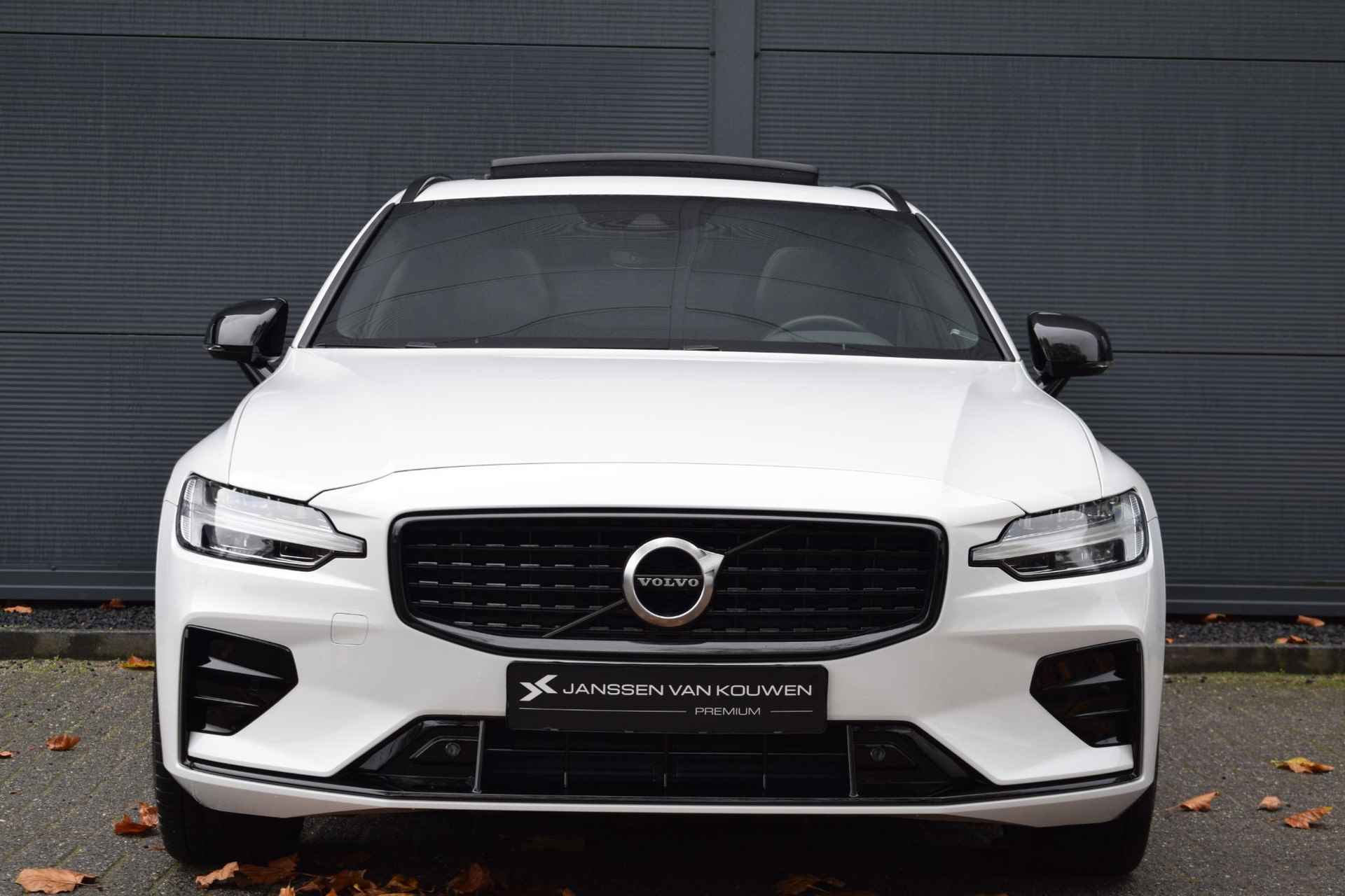 Volvo V60 2.0 T5 R-Design / Apple Carplay / Panoramadak / Stoelverwarming - 2/68