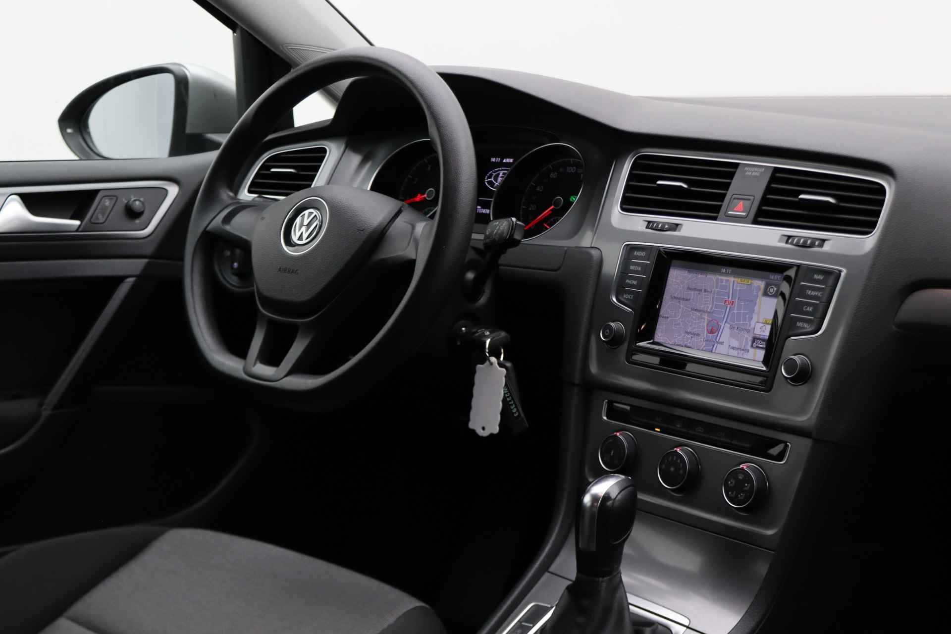 Volkswagen Golf 1.2 TSI Trendline Automaat Navigatie, Cruise, Airco, Trekhaak, 16" - 24/38