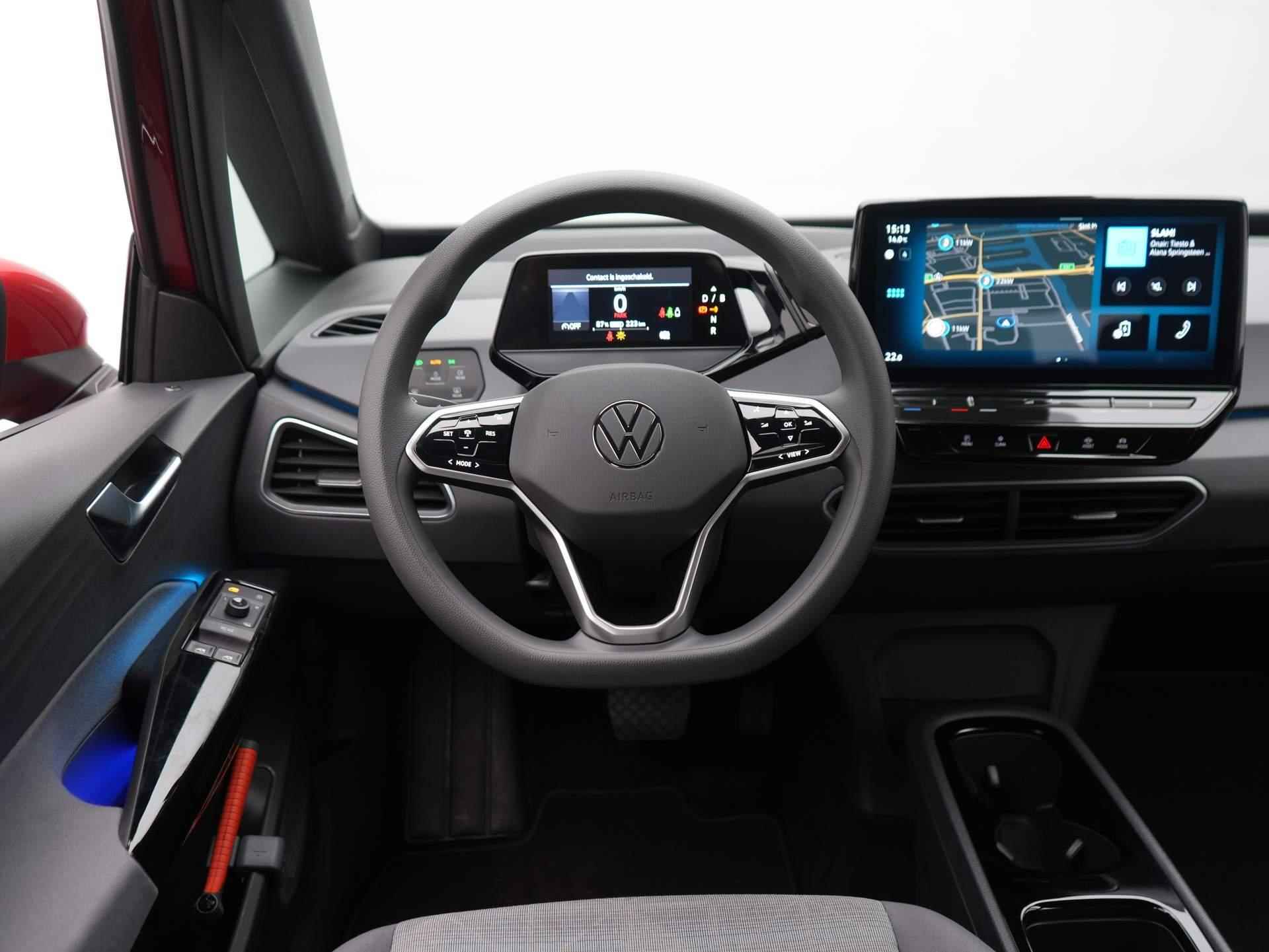 Volkswagen ID.3 Pure 45 kWh Adaptive Cruise Control / Navigatie / 18" LM - 13/50