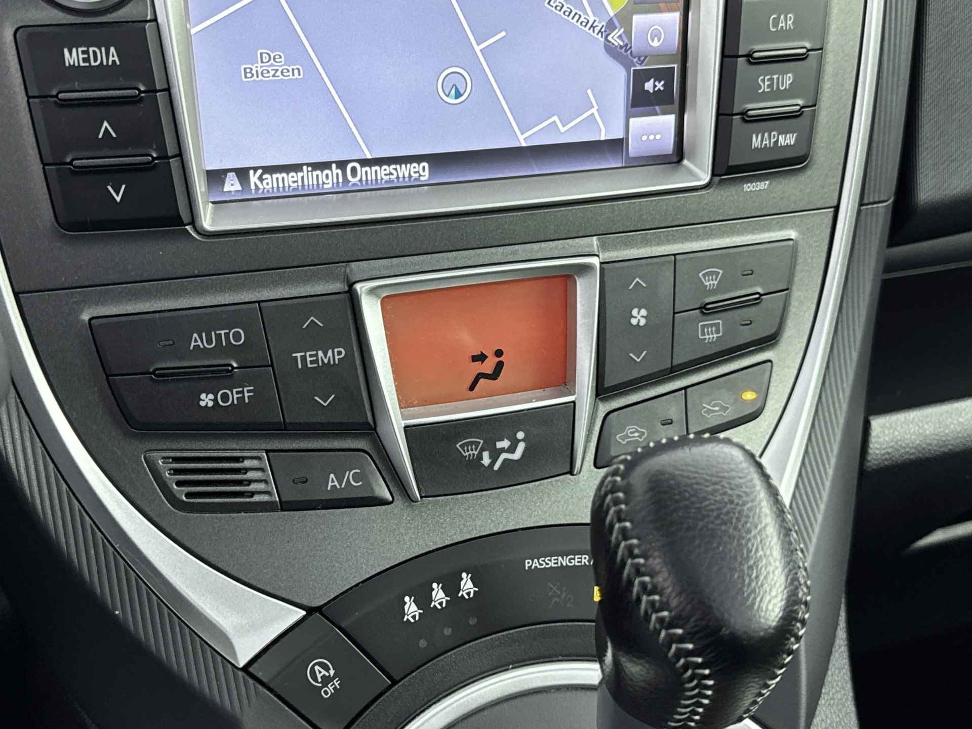 Toyota Verso-S 1.3 VVT-i Dynamic | Panoramadak | Trekhaak | Navigatie | Parkeersensoren | - 10/42