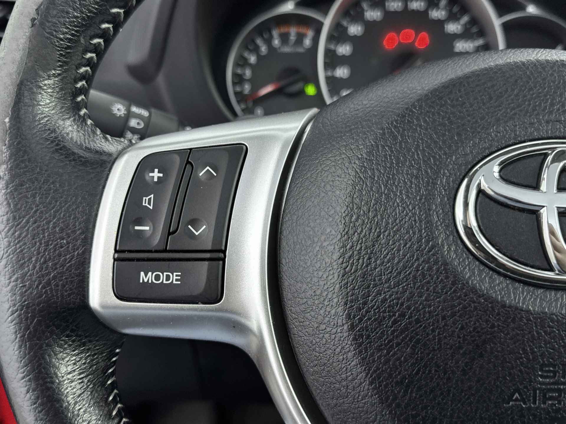Toyota Verso-S 1.3 VVT-i Dynamic | Panoramadak | Trekhaak | Navigatie | Parkeersensoren | - 21/42