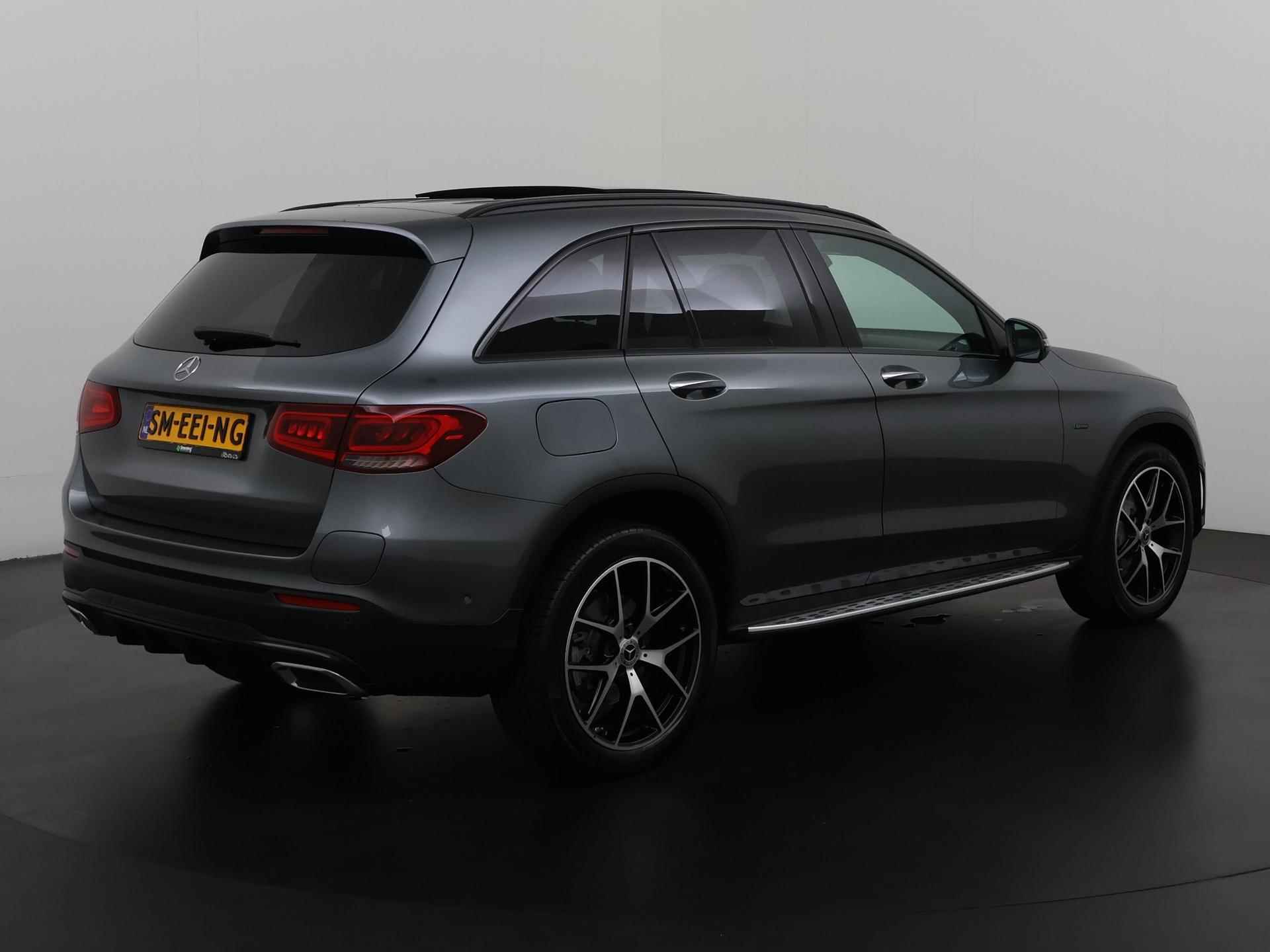 Mercedes-Benz GLC-klasse 300e 4MATIC Premium AMG Night | Panoramadak | Leder | Burmester | Camera | Zondag open! - 4/50