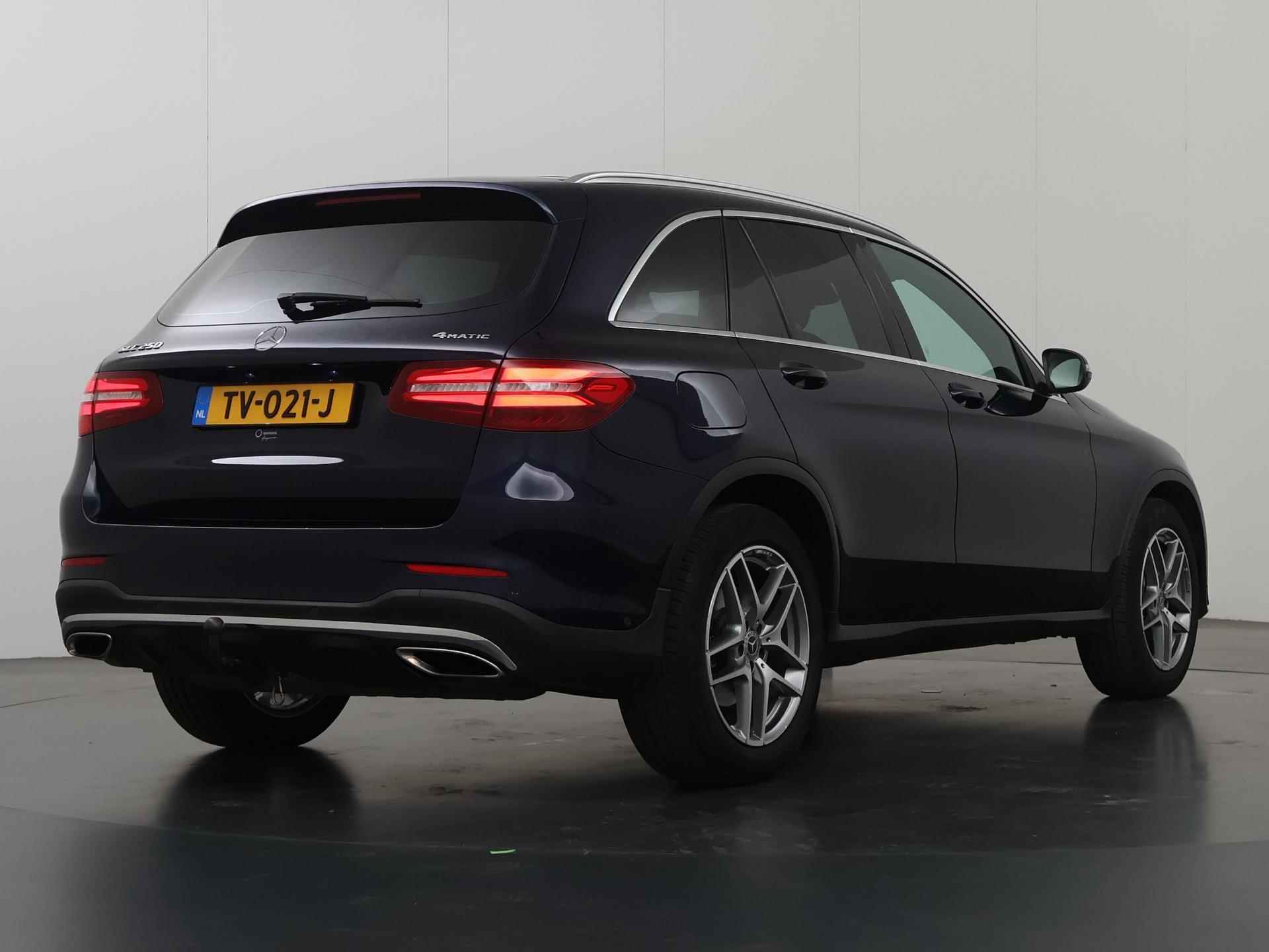 Mercedes-Benz GLC-klasse 250 4MATIC | AMG | Stoelverwarming | Lederen bekleding | Panoramadak | Sfeerverlichting | - 3/48