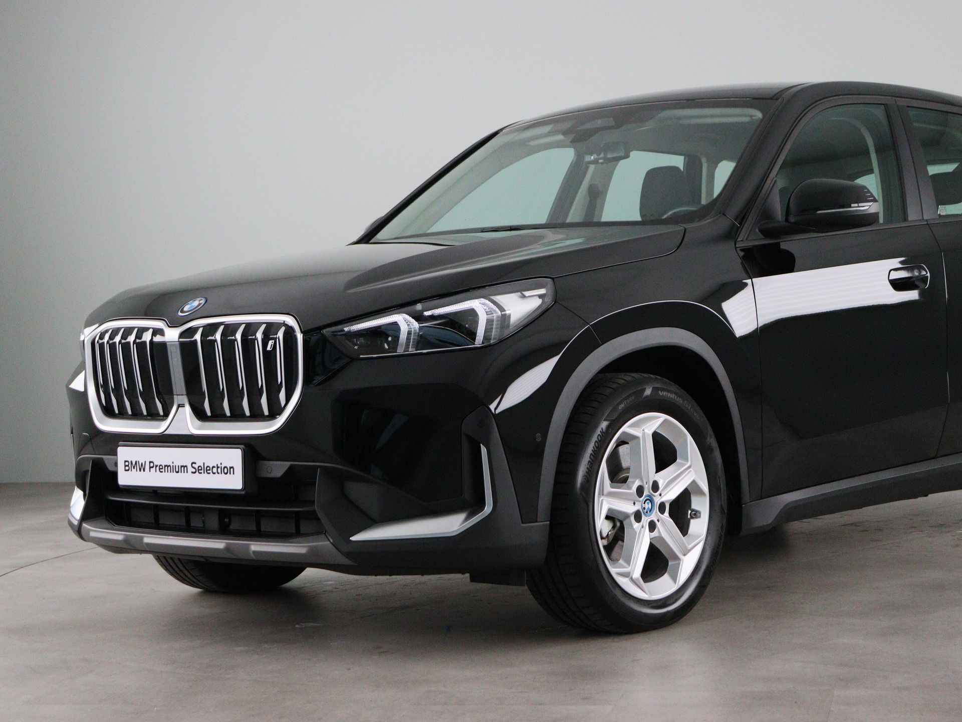 BMW iX1 xDrive30 Launch Edition - 20/23