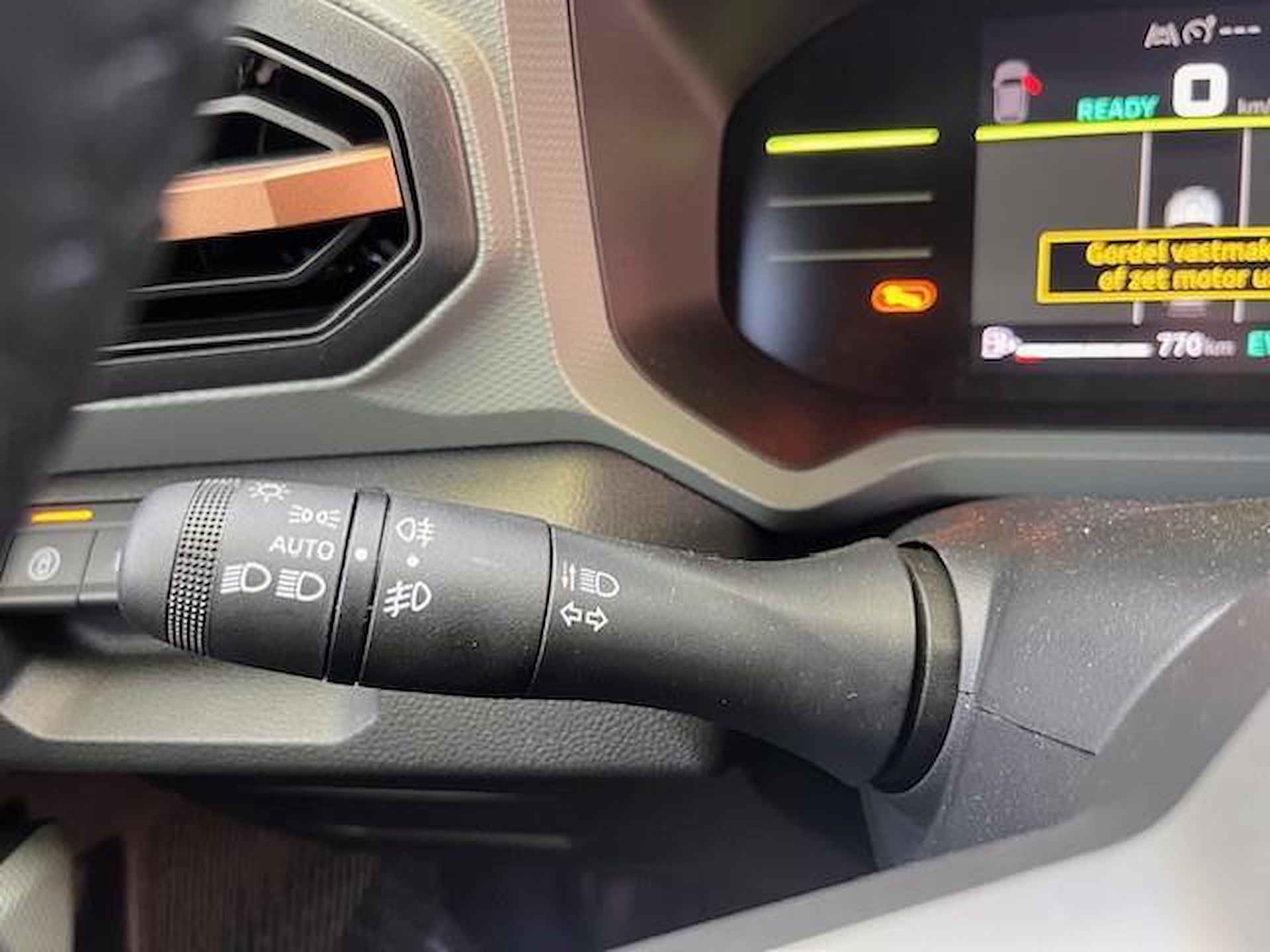 Dacia Duster 1.6 Hybrid 140 Journey HET BETREFT HIER EEN DEMONSTRATIE AUTO, INFORMEER NAAR DE ACTUELE KILOMETERSTAND! - 10/25