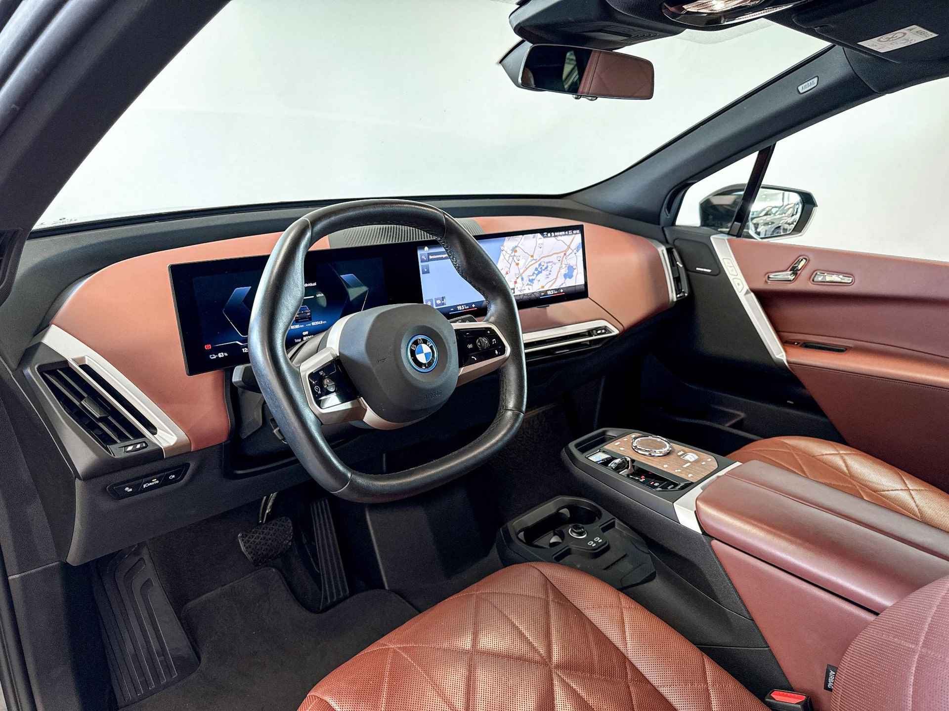 BMW iX xDrive50 High Executive 112 kWh | Harman Kardon | Driving Assistant Pro | Stoelverwarming | - 27/29