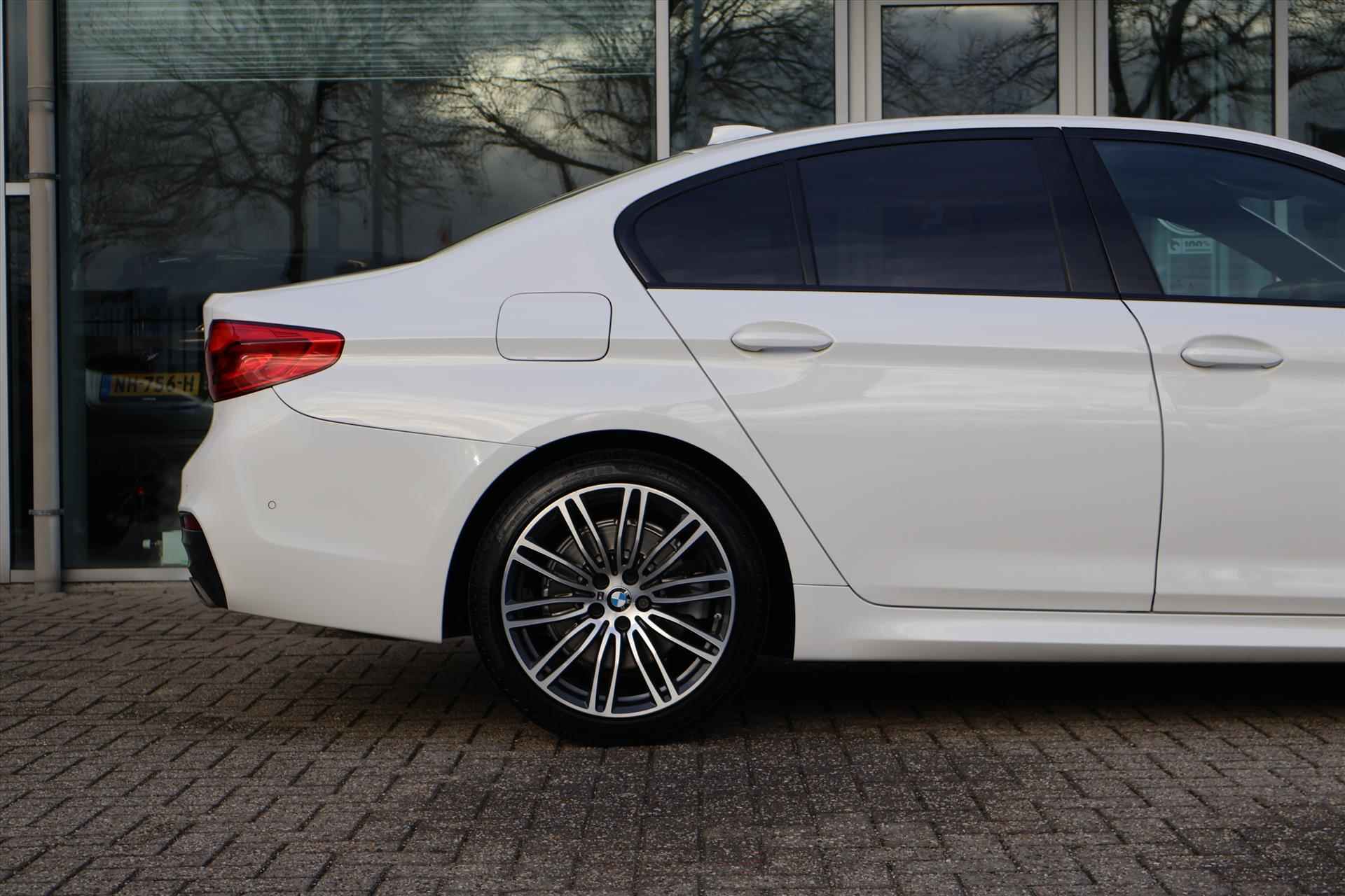 BMW 5-Serie (g30) 520i M-Sport 184pk I Pano I Navi I Head-Up I Stoelverwarming - 11/47