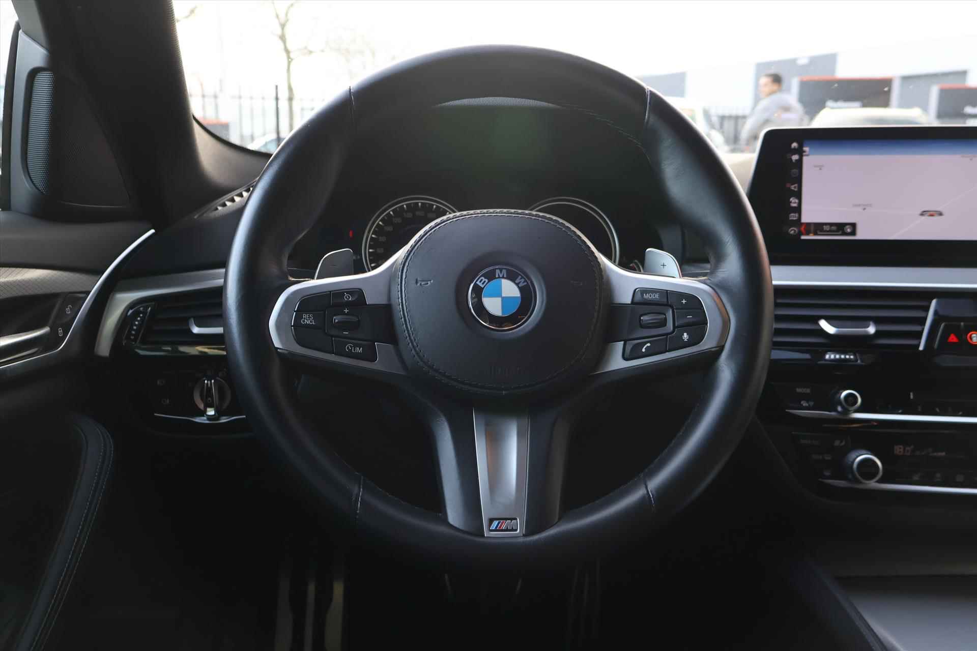 BMW 5-Serie (g30) 520i M-Sport 184pk I Pano I Navi I Head-Up I Stoelverwarming - 17/47