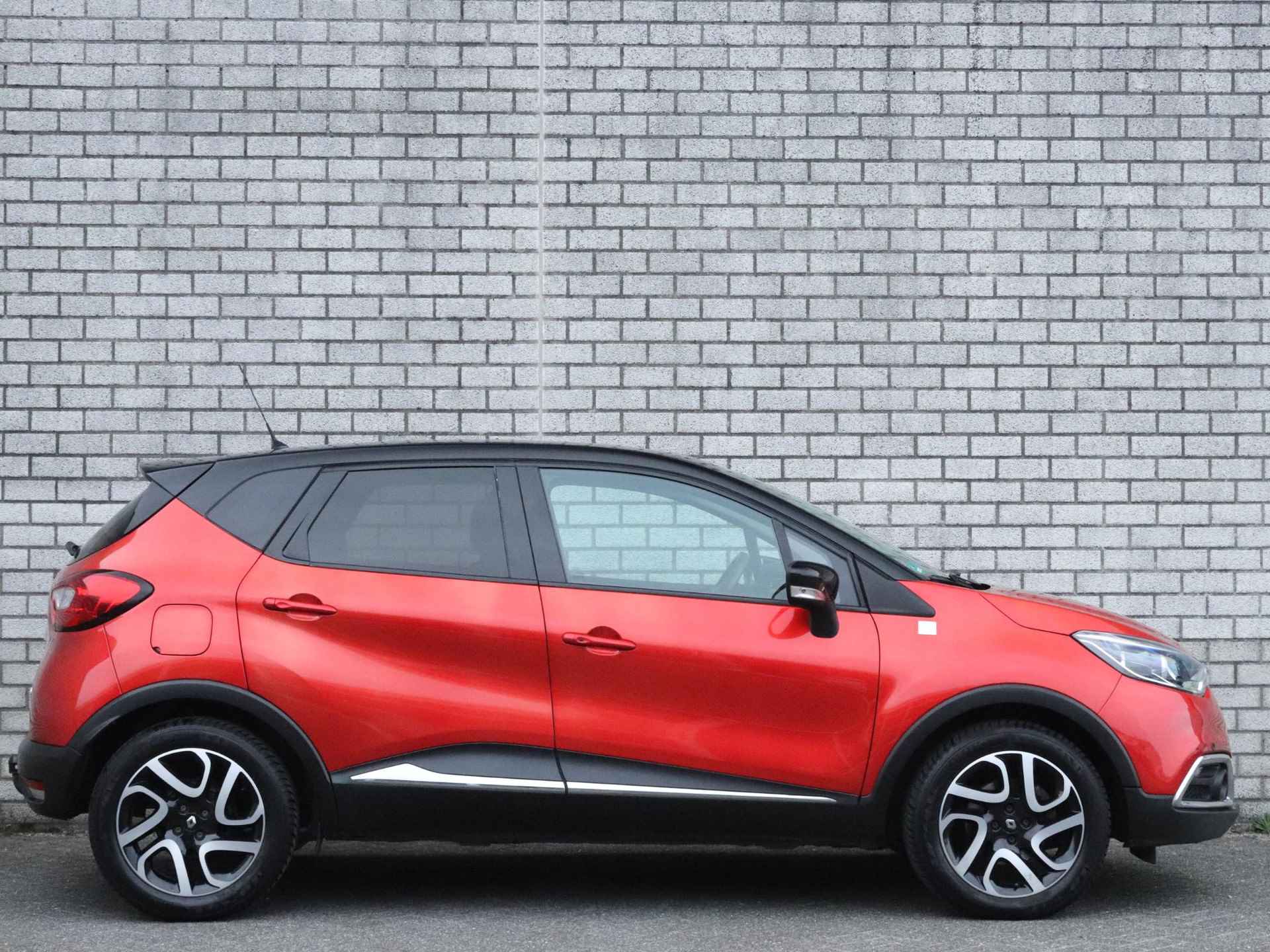 Renault Captur 1.2 TCe 120 EDC Helly Hansen | Achteruitrijcamera | Navigatie | Trekhaak | - 19/38