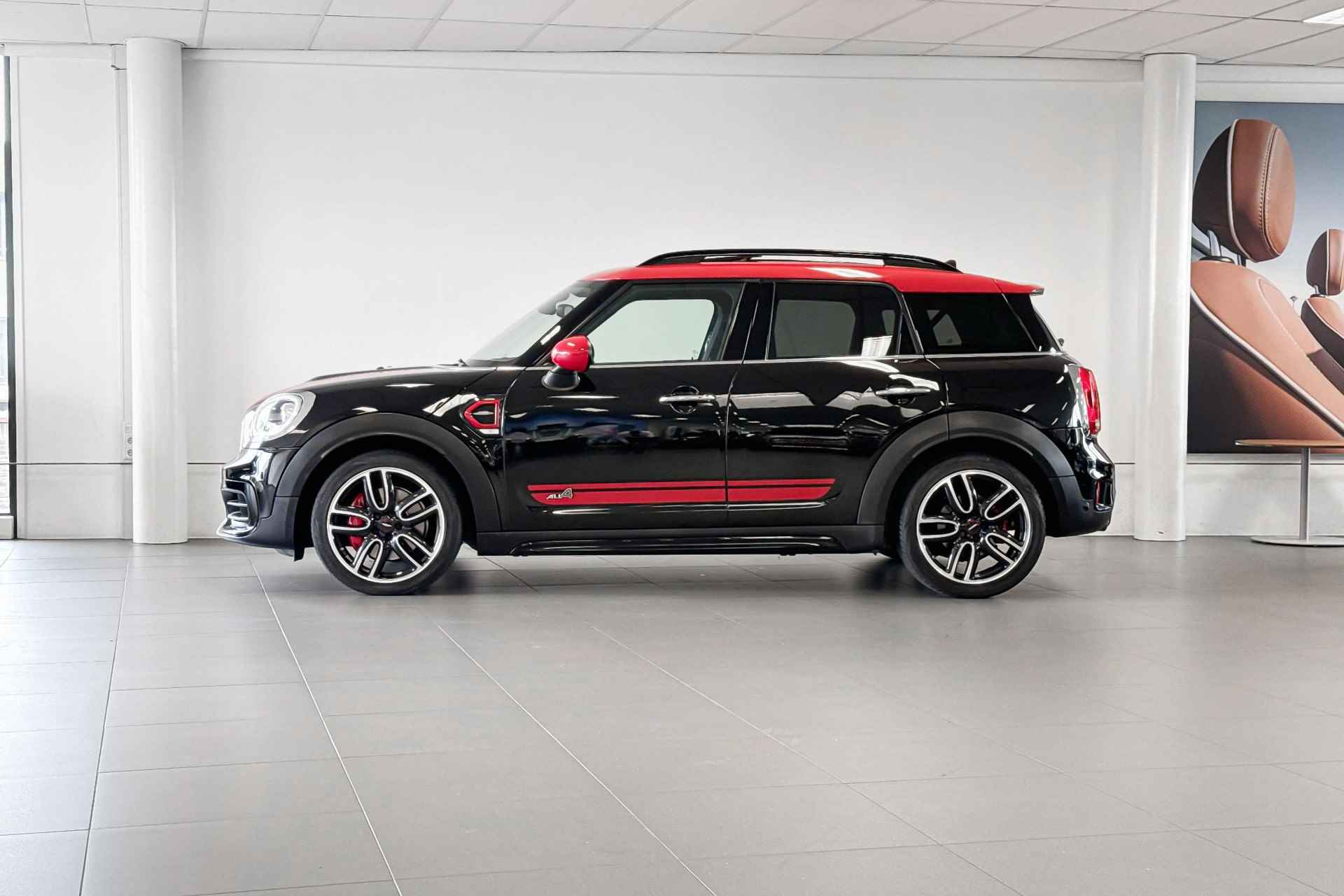 MINI Countryman 2.0 John Cooper Works ALL4 Chili | JCW | Stoelverwarming | Glazen Panoramadak | Achteruitrijcamera | - 2/25