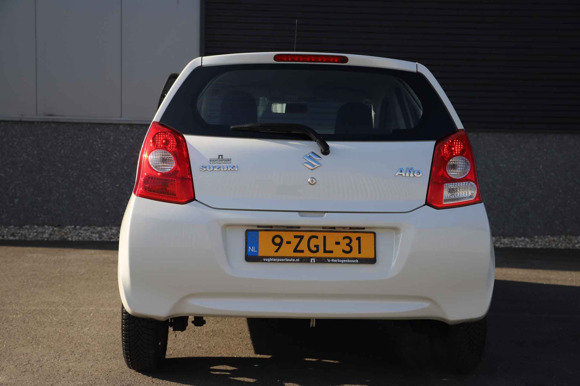 Suzuki Alto 1.0 Celebration 5drs Airco/ Pearl white/Zuinig & €23 per mnd - 13/28