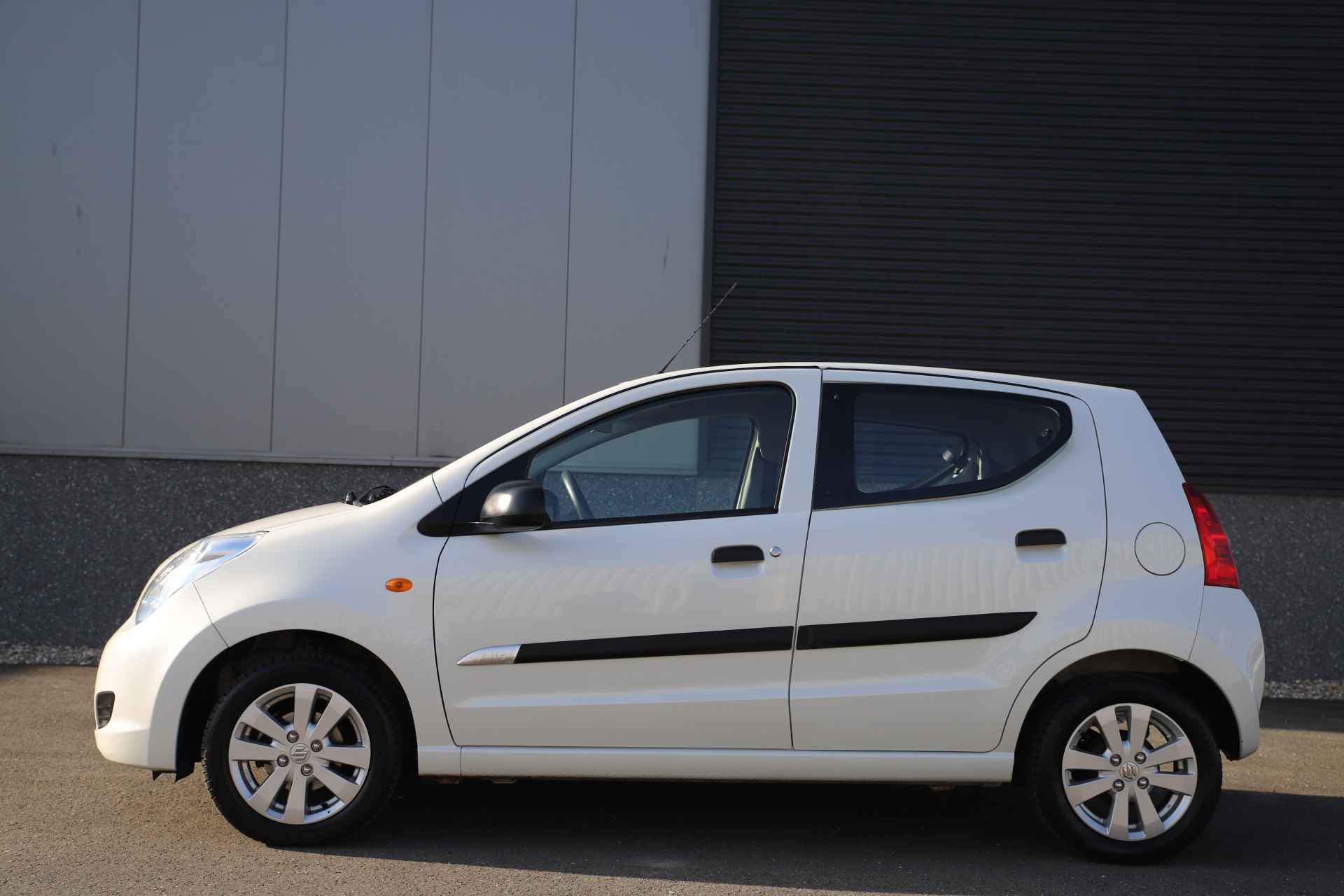 Suzuki Alto 1.0 Celebration 5drs Airco/ Pearl white/Zuinig & €23 per mnd - 23/28