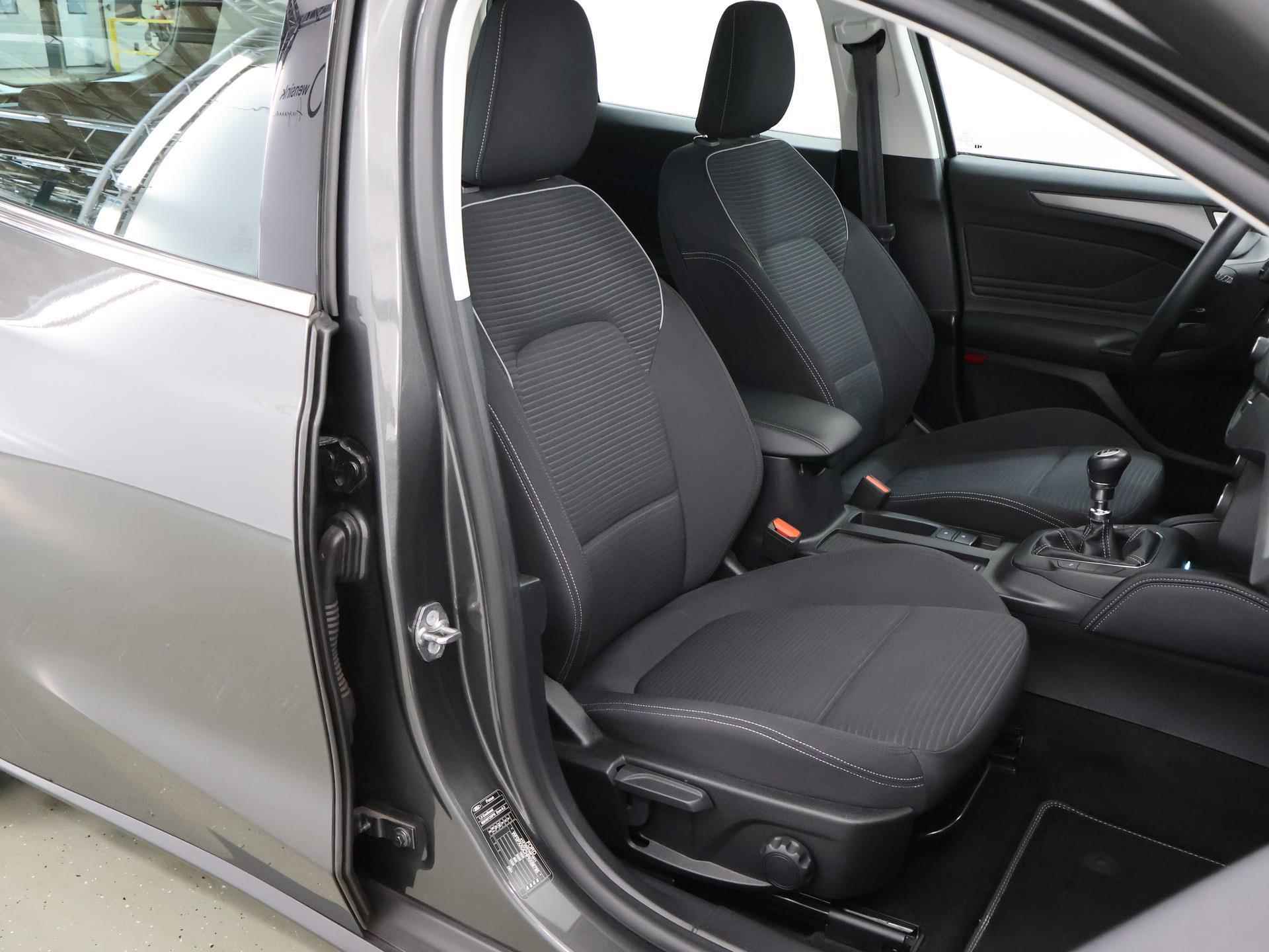 Ford Focus Wagon 1.0 EcoBoost Titanium Business | B&O Premium Audio | Winterpack | Climate Control | Navigatie | - 11/39