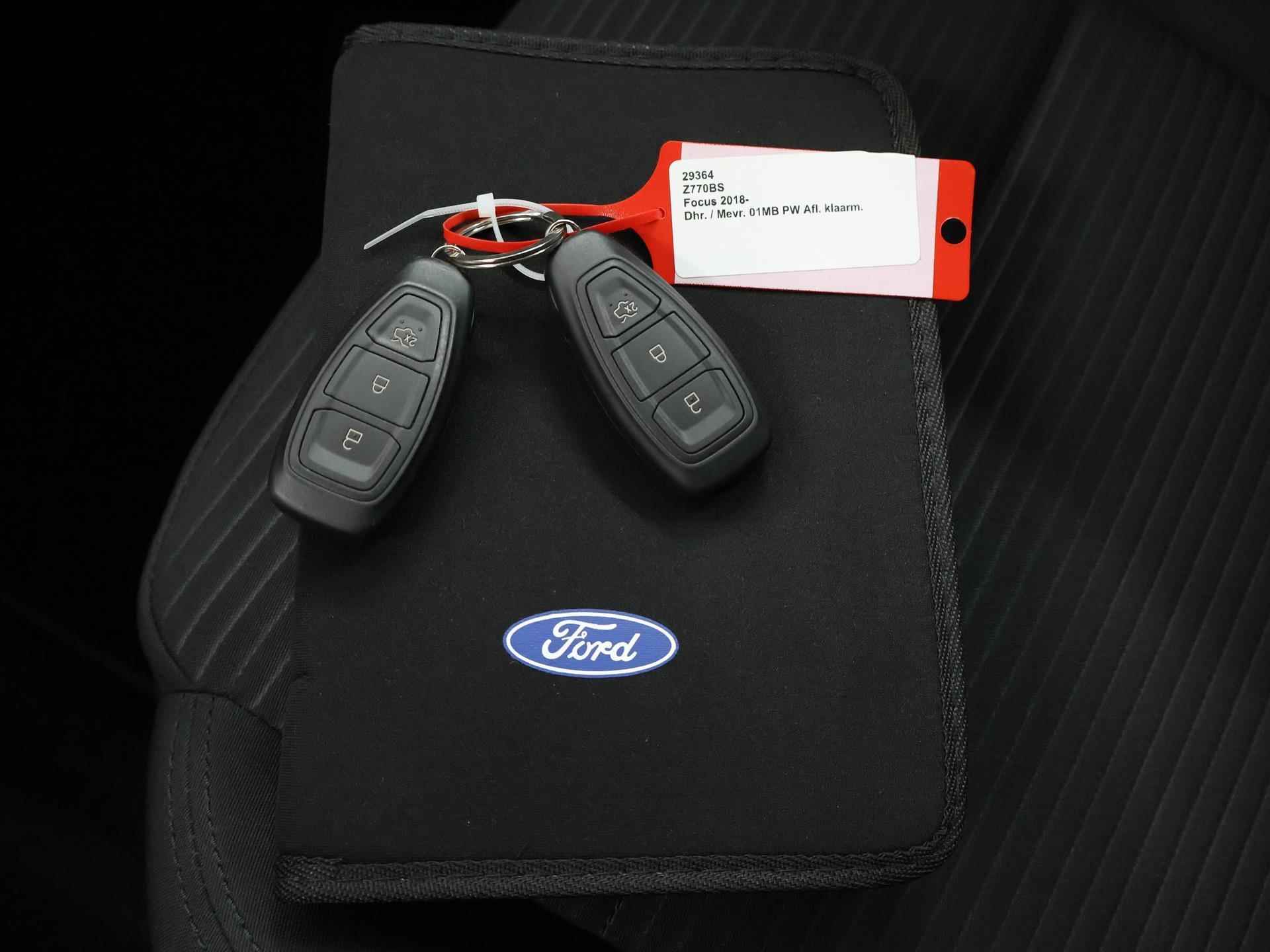 Ford Focus Wagon 1.0 EcoBoost Titanium Business | B&O Premium Audio | Winterpack | Climate Control | Navigatie | - 28/39
