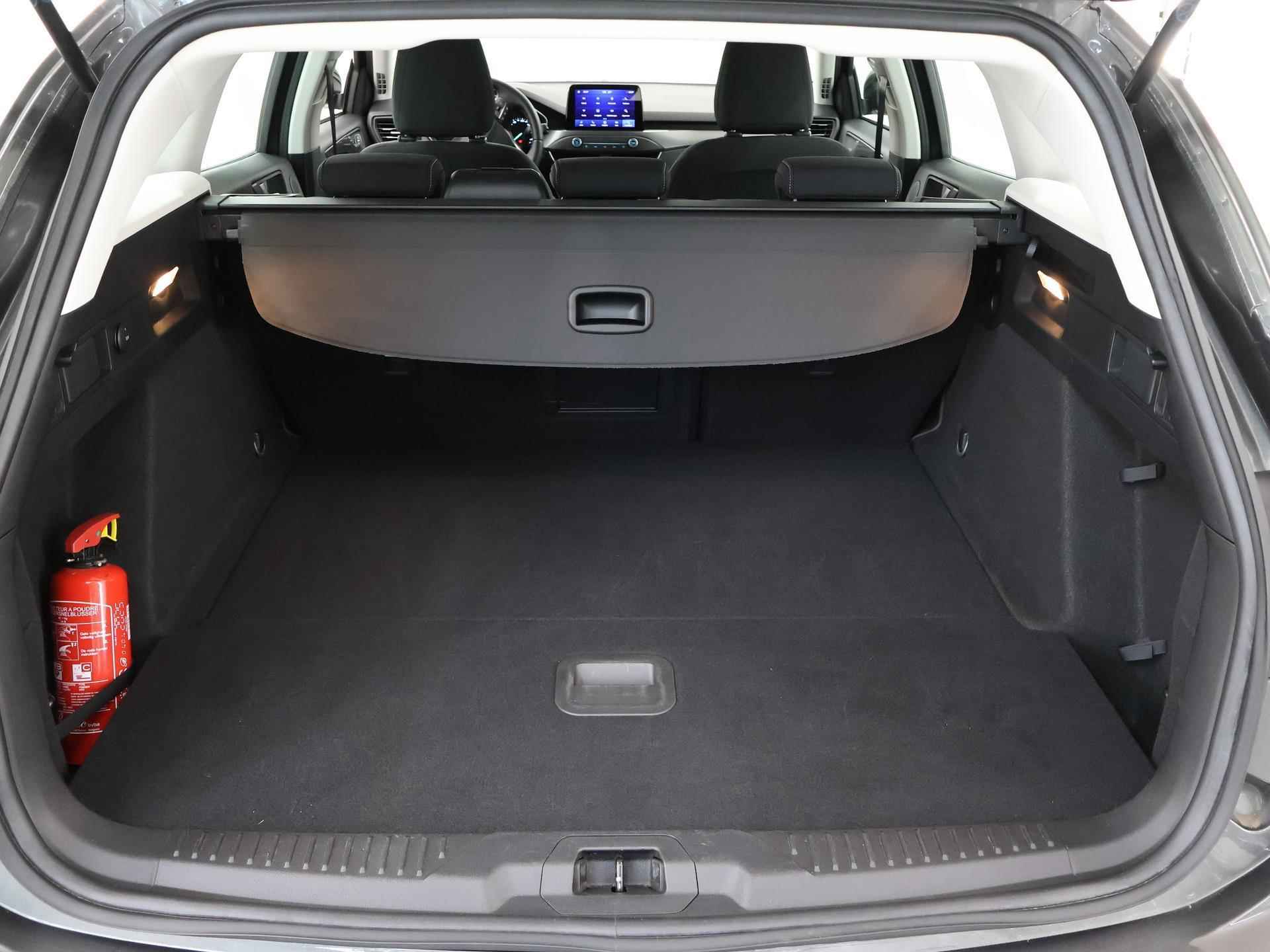 Ford Focus Wagon 1.0 EcoBoost Titanium Business | B&O Premium Audio | Winterpack | Climate Control | Navigatie | - 37/39