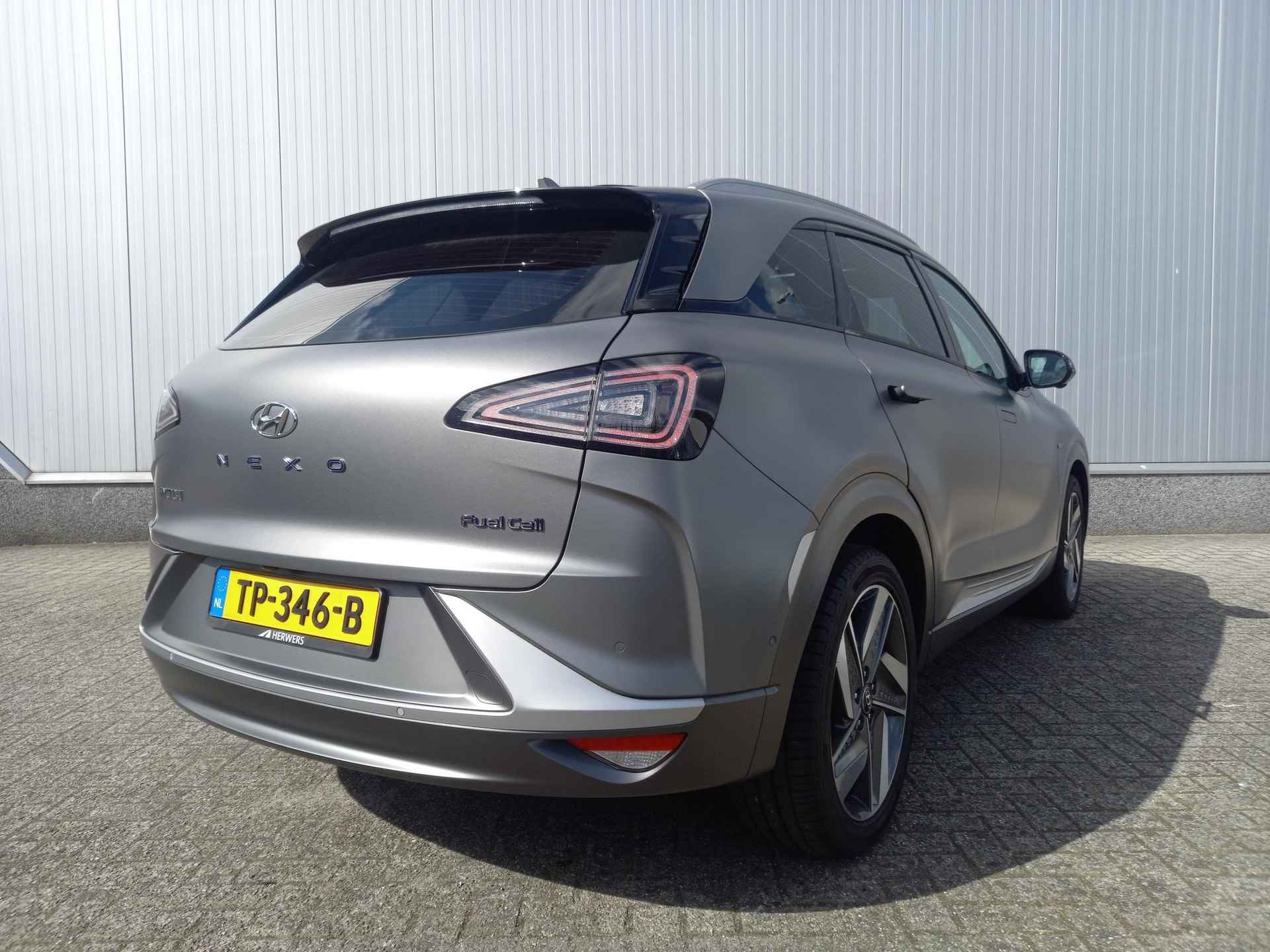 Hyundai NEXO FCEV Plus Pack Waterstof / Schuif/kanteldak / Stoelverwarming en ventilatie / Vol lederen bekleding / 100% Dealer onderhouden / Getinte ramen / - 3/75