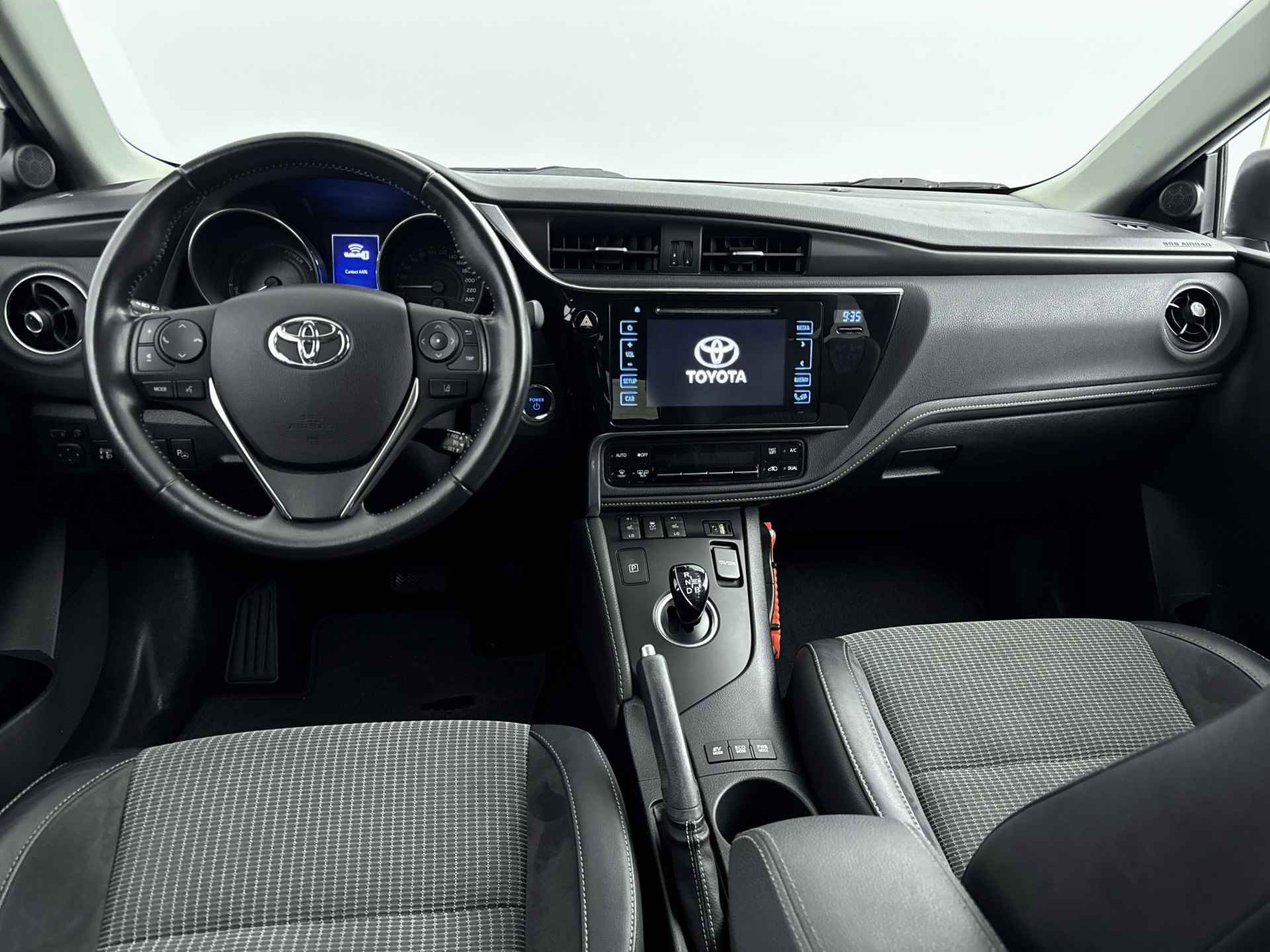 Toyota Auris 1.8 Hybrid Executive | Navigatie | Verwarmde voorstoelen | Parkeercamera * - 6/40