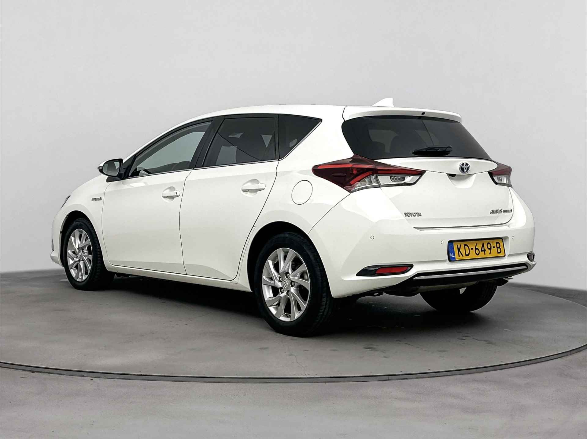 Toyota Auris 1.8 Hybrid Executive | Navigatie | Verwarmde voorstoelen | Parkeercamera * - 16/40