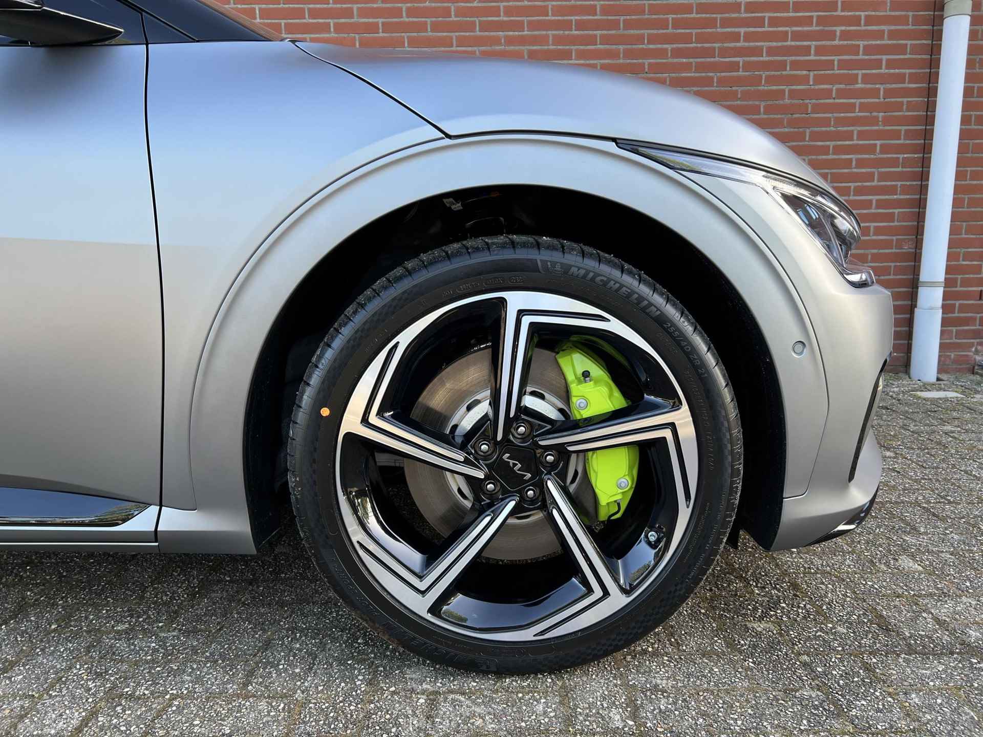 Kia EV6 GT AWD 77.4 kWh | €4.795,- korting | 21-inch lichtmetalen GT-velgen | 360°-camera | Glazen schuif-/kanteldak - 11/30