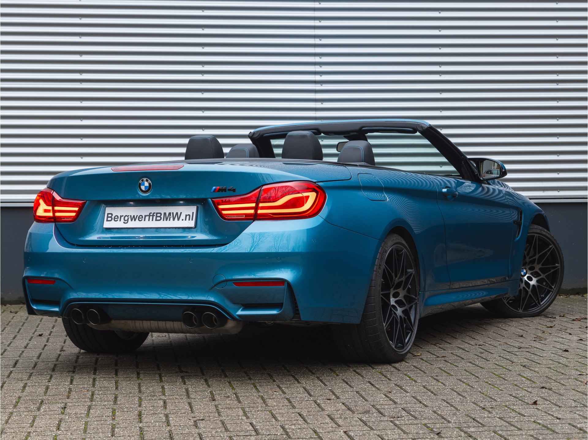 BMW 4 Serie Cabrio M4 Competition - Individual "Malediven Metallic" - Carbon Brakes - 2/50