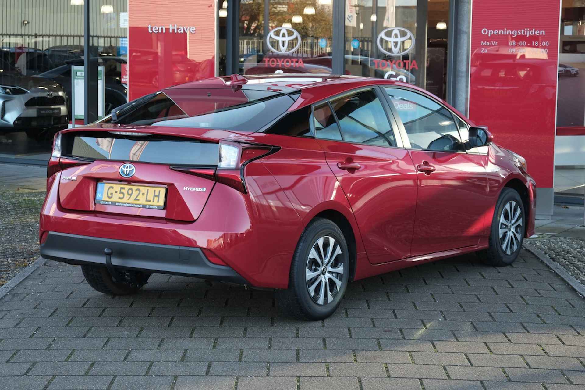 Toyota Prius 1.8 Hybrid 122PK Dynamic Automaat | Trekhaak | Navigatie | Clima - 4/40