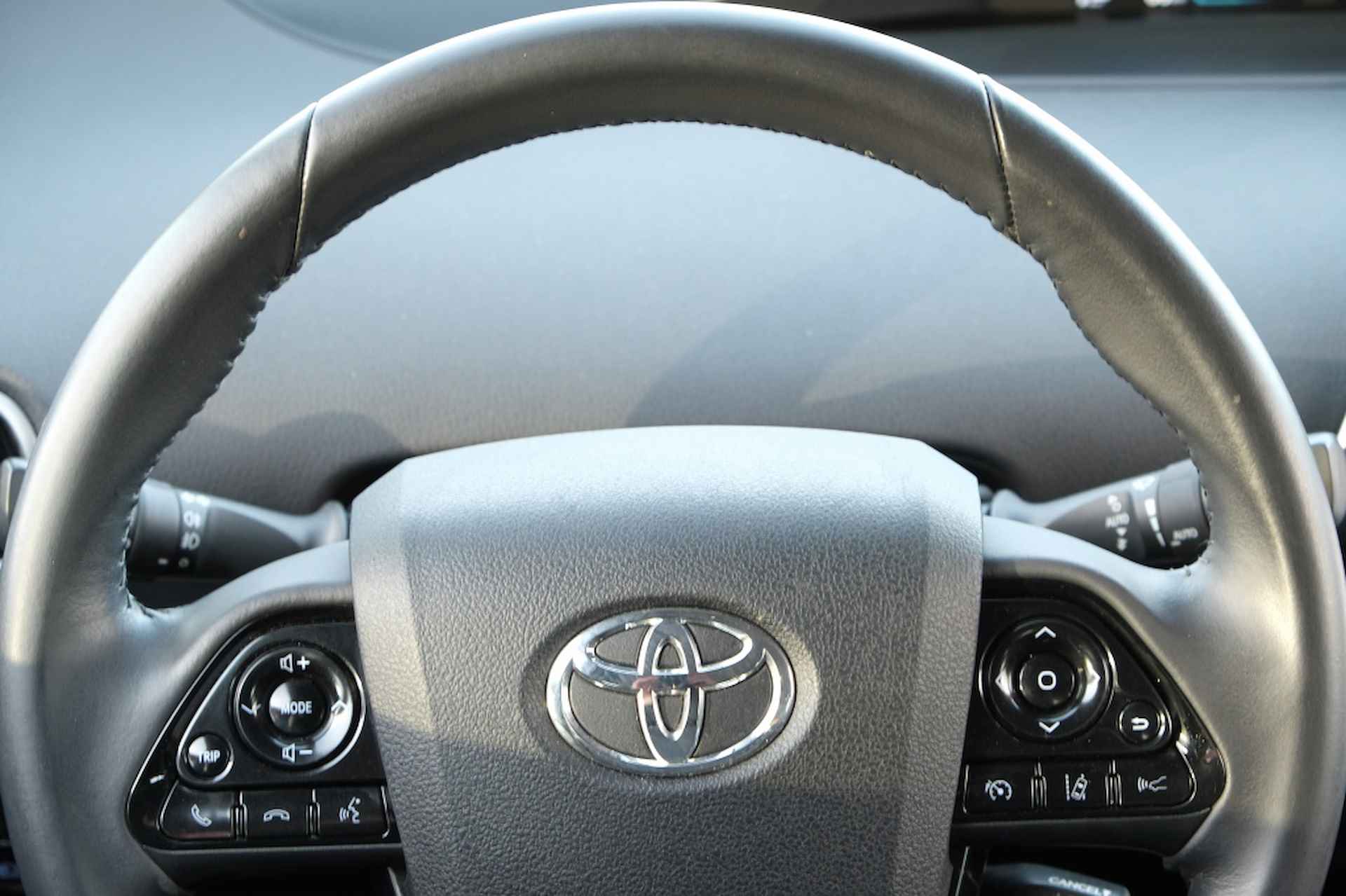 Toyota Prius 1.8 Hybrid 122PK Dynamic Automaat | Trekhaak | Navigatie | Clima - 11/40